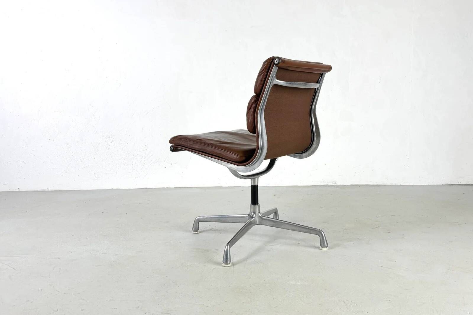 Softpad EA205 par Charles & Ray Eames pour Herman Miller – 1970s