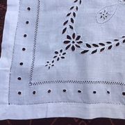 Linen table centre