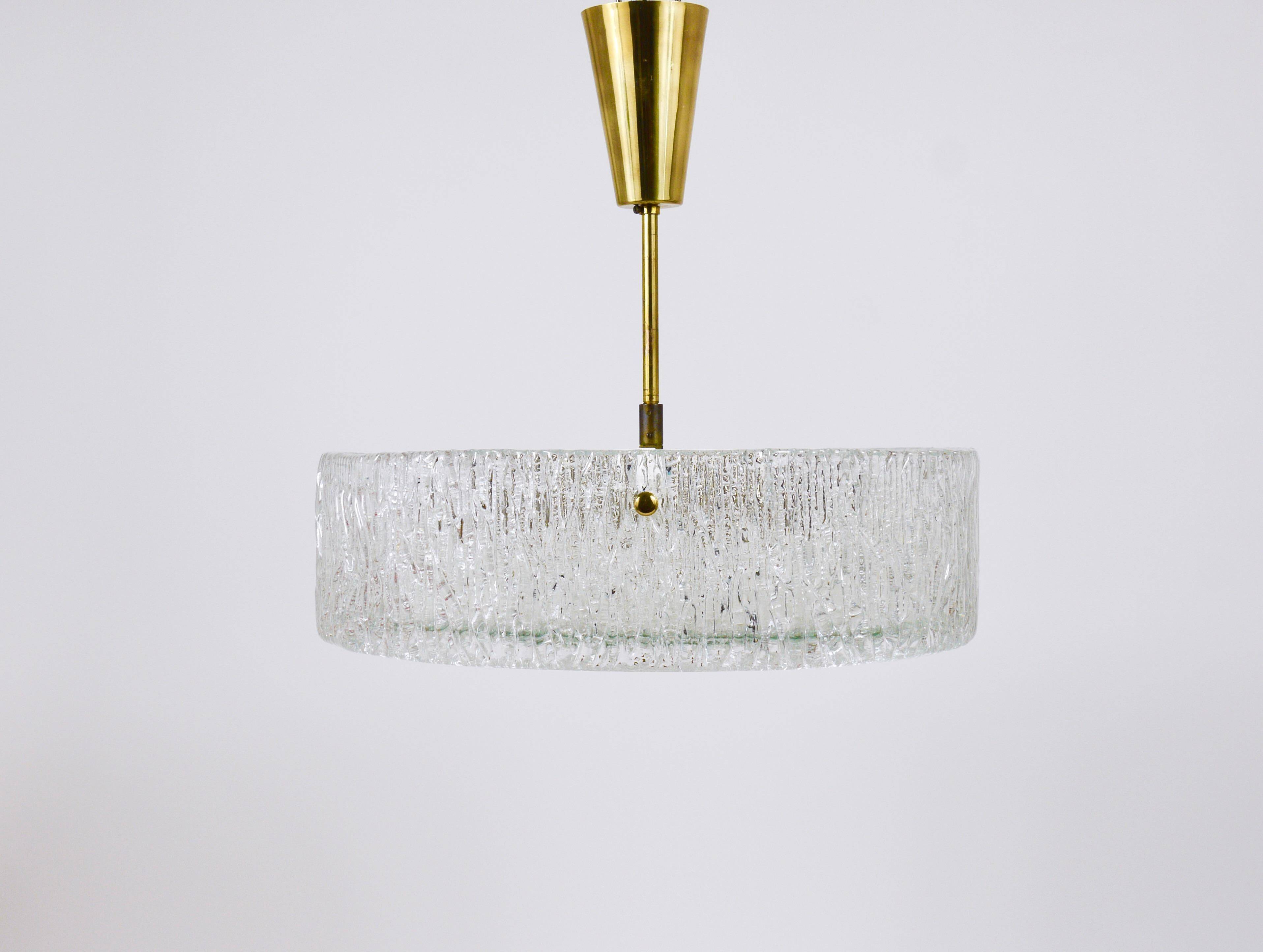 J.T. Kalmar Lustre pendant light in brass and textured glass, 1950s