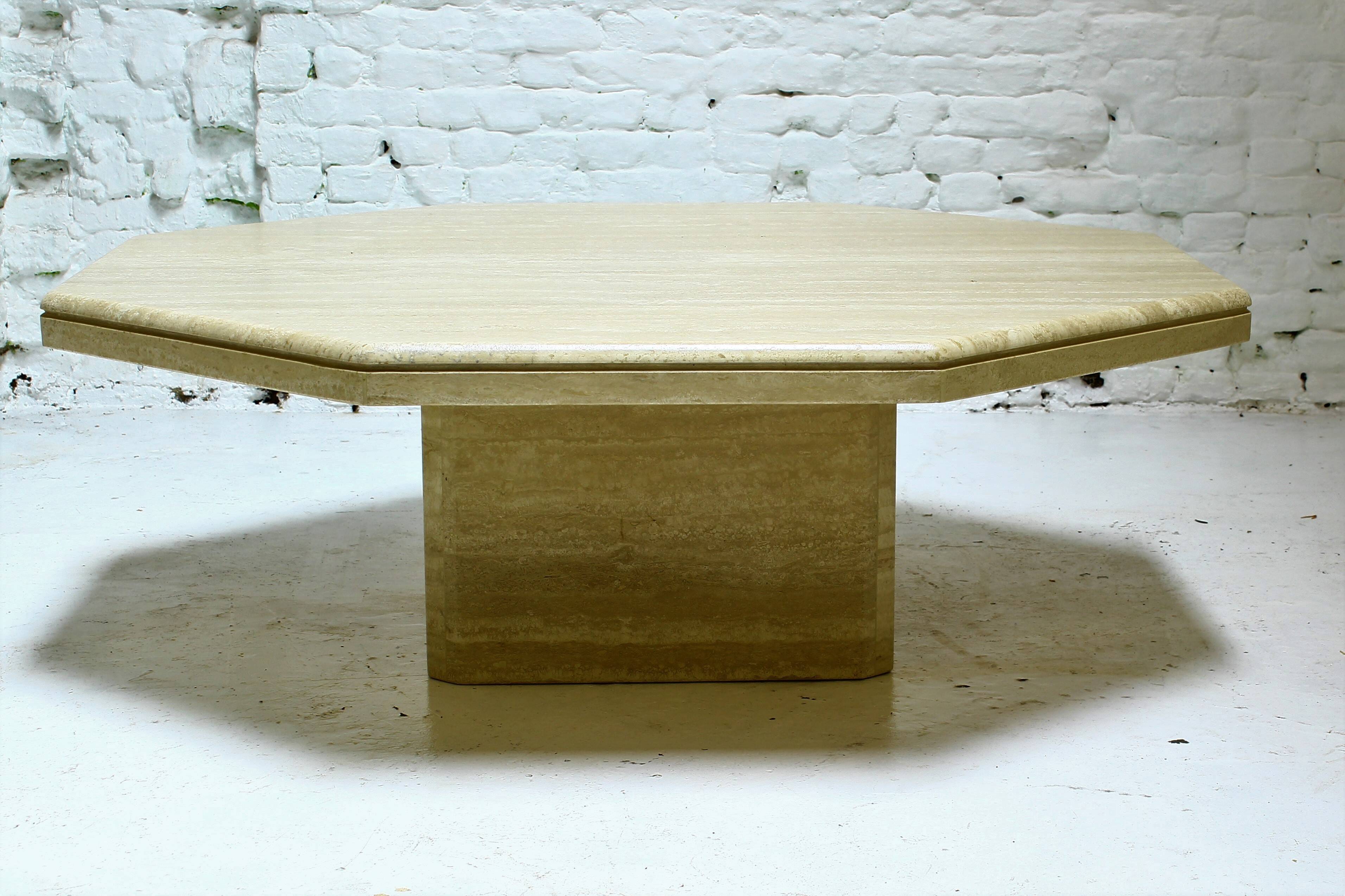 Table basse italienne en travertin, années 1970