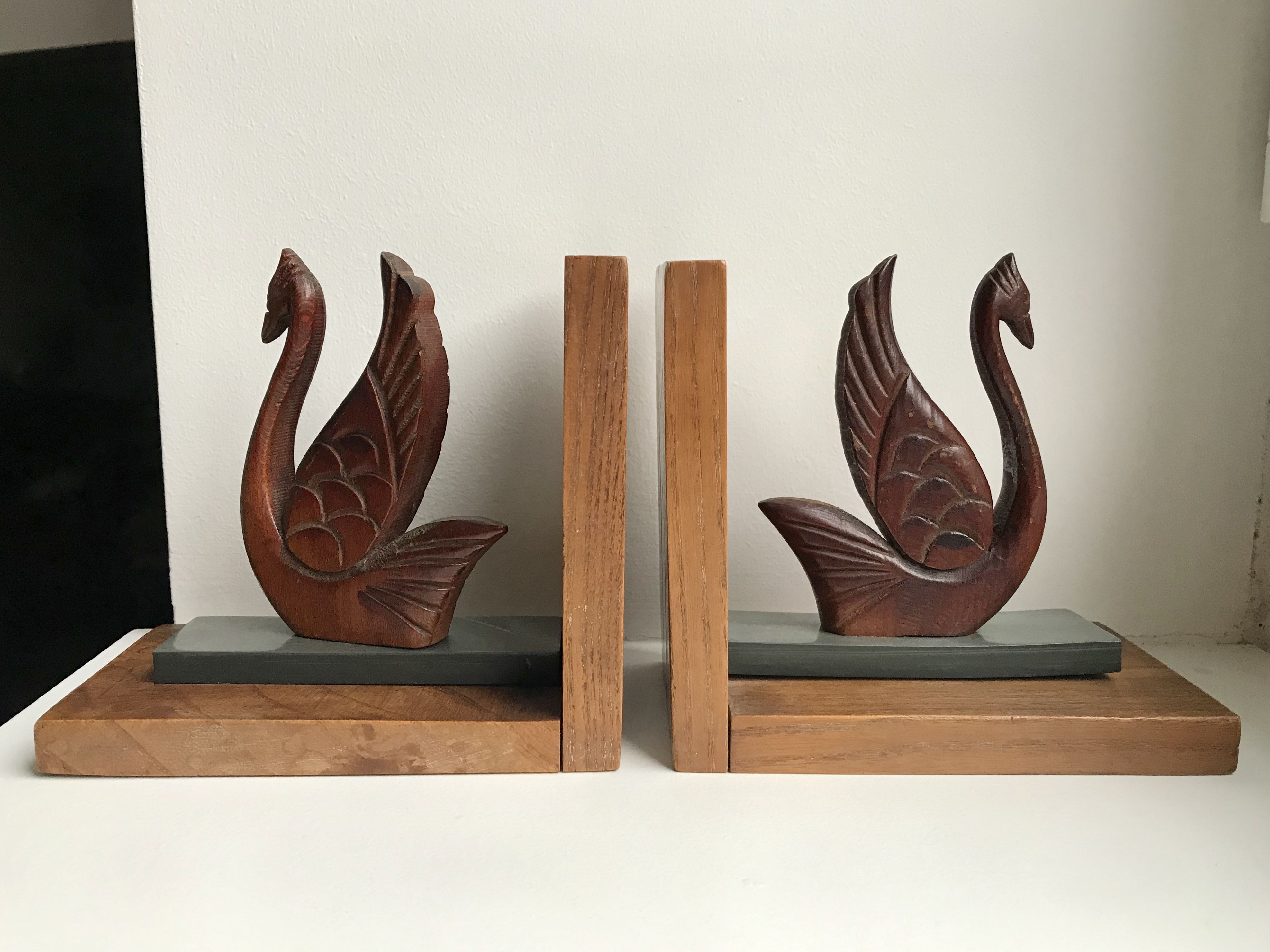 Pair of greenhouse books swans in wood and bakelite 50s