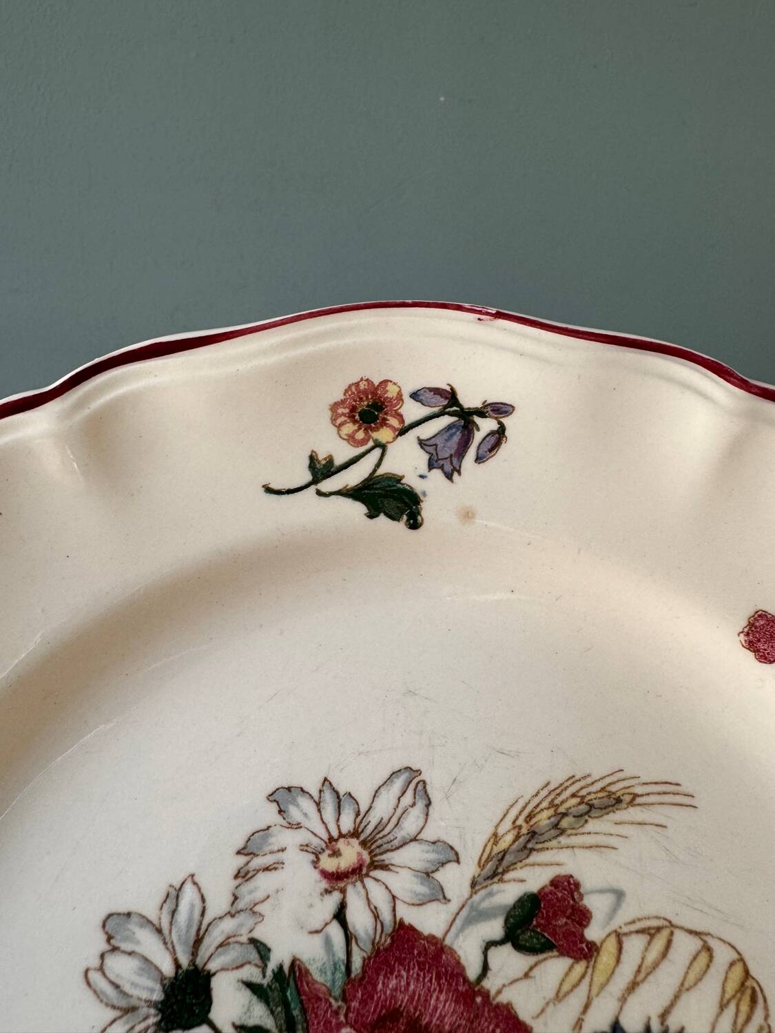 Series of 8 Digoin Sarreguemines flat plates, Agreste collection