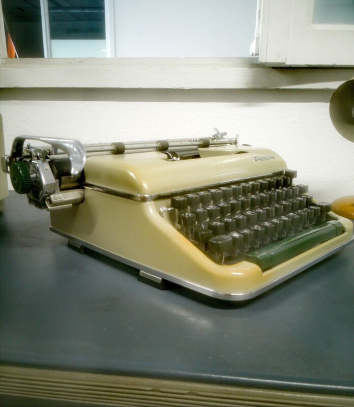 Machine à écrire Olympia SM4 DeLuxe Selency