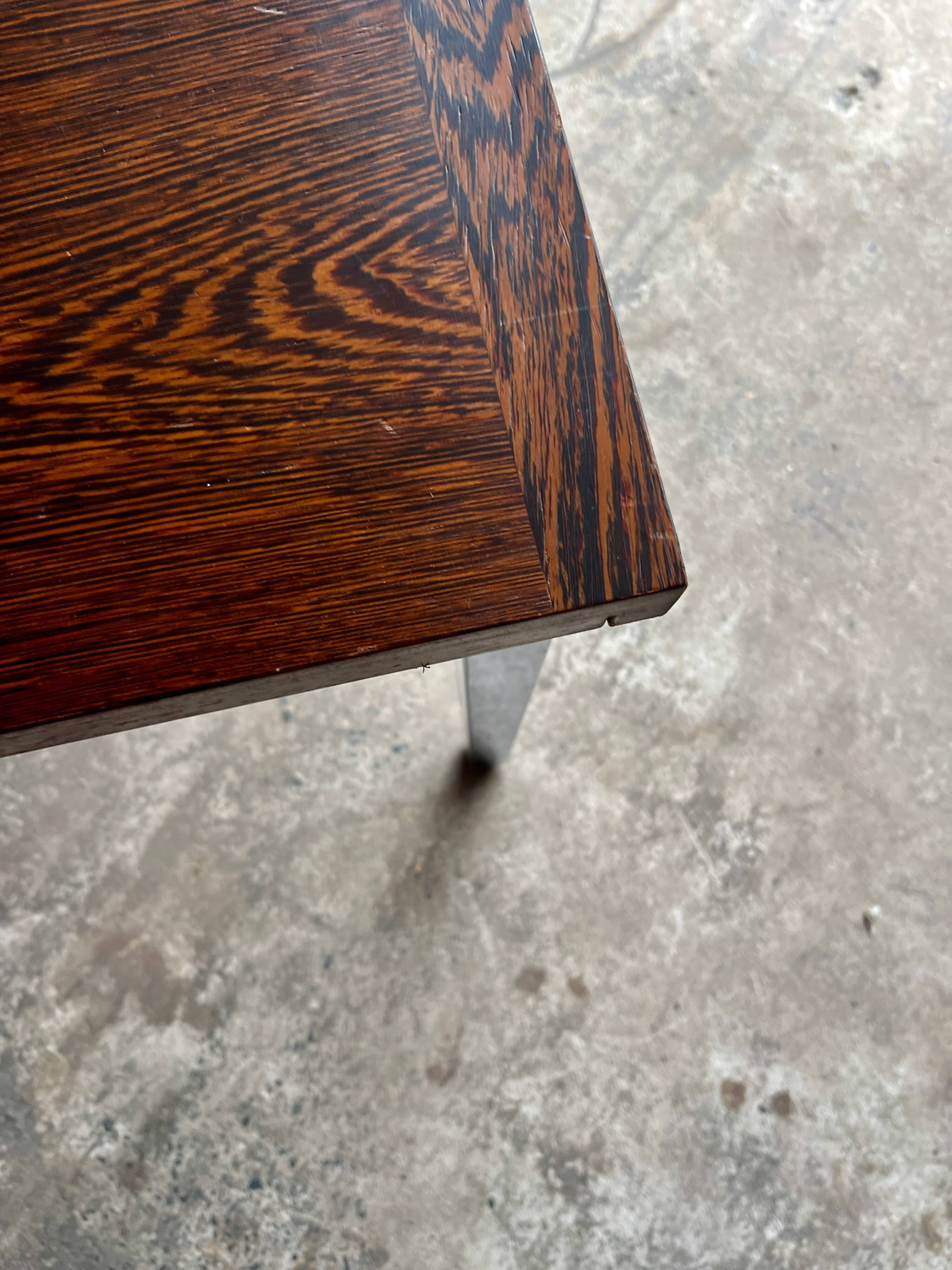 Table à manger belge mid-century avec pieds chromés
