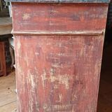 Distressed chest of drawers