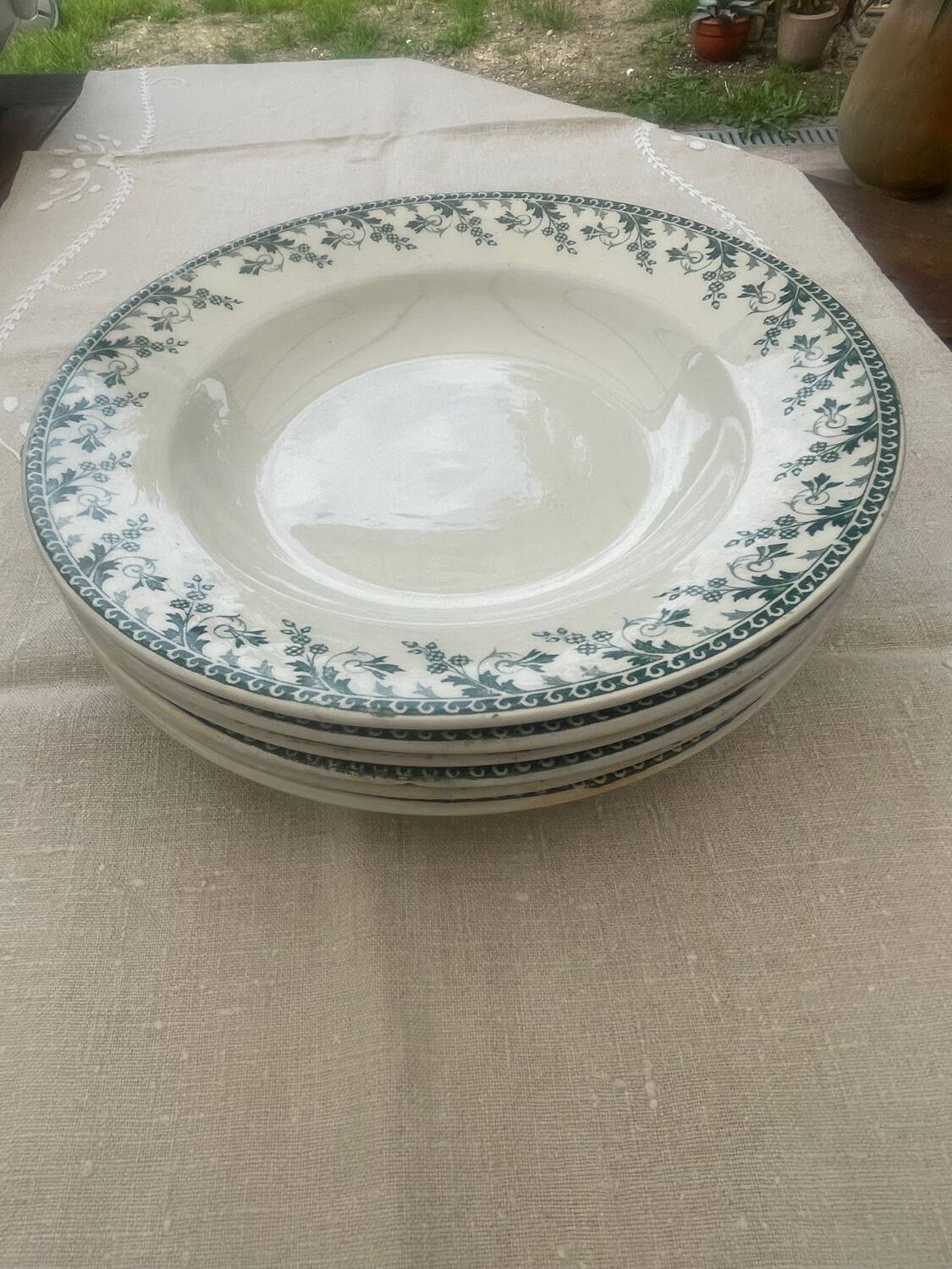 6 opaque porcelain soup plates from Gien, Montigny model