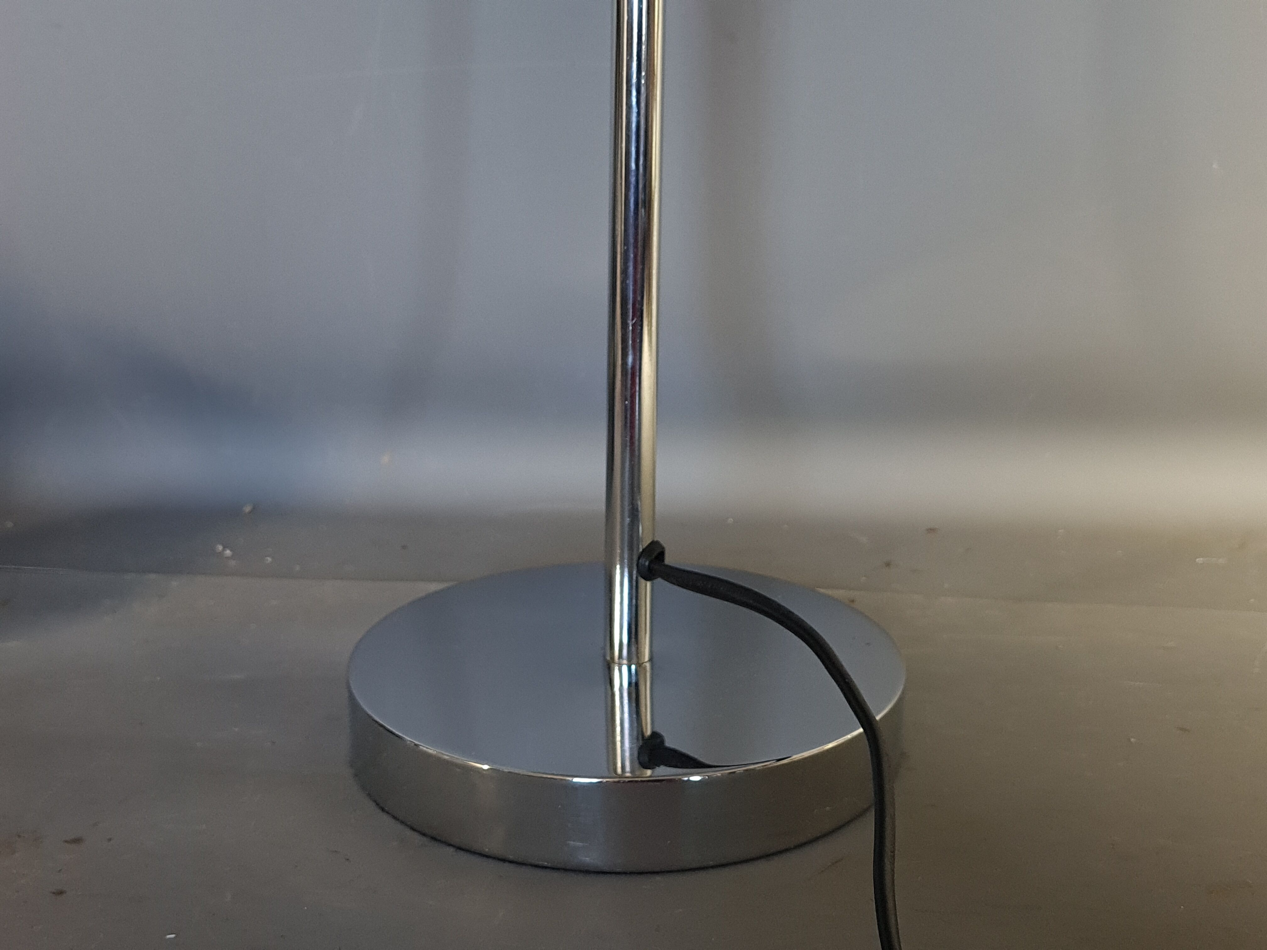 Lampe de table métal chromé vintage 70s SB