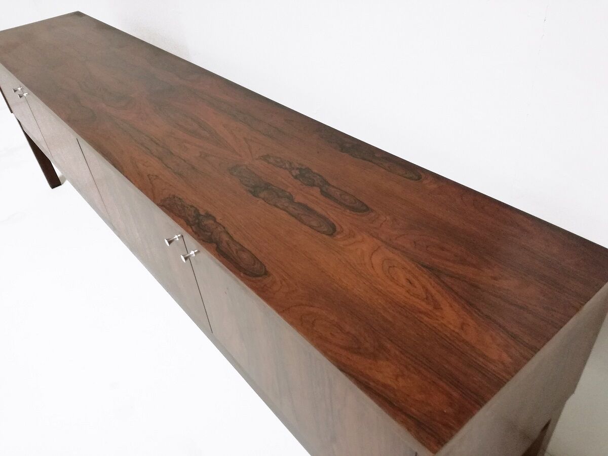 Enfilade scandinave basse en palissandre  C.1960