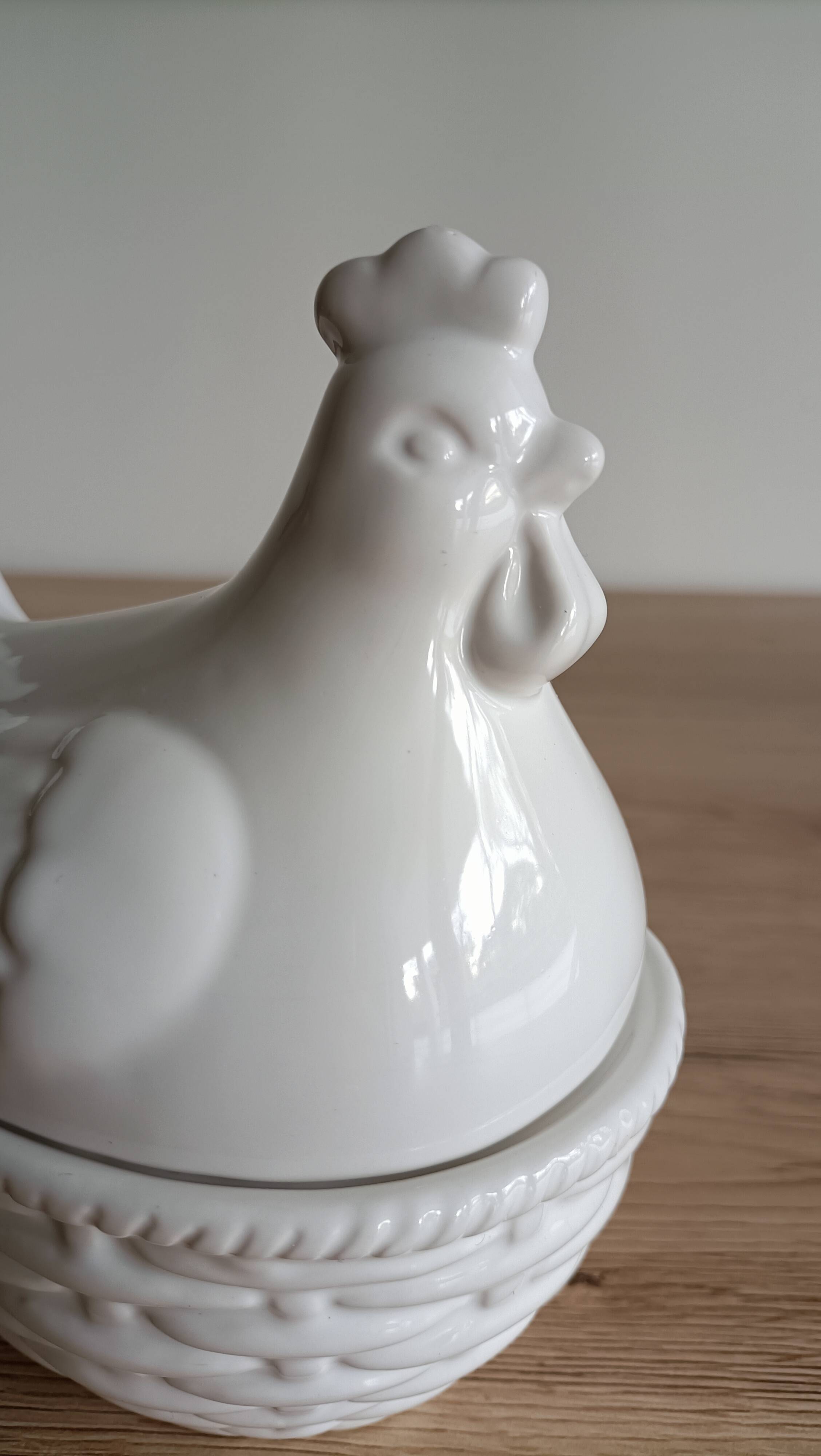 Sugar bowl with white ceramic hen decoration