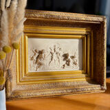Marble bas-relief tableau of Putti