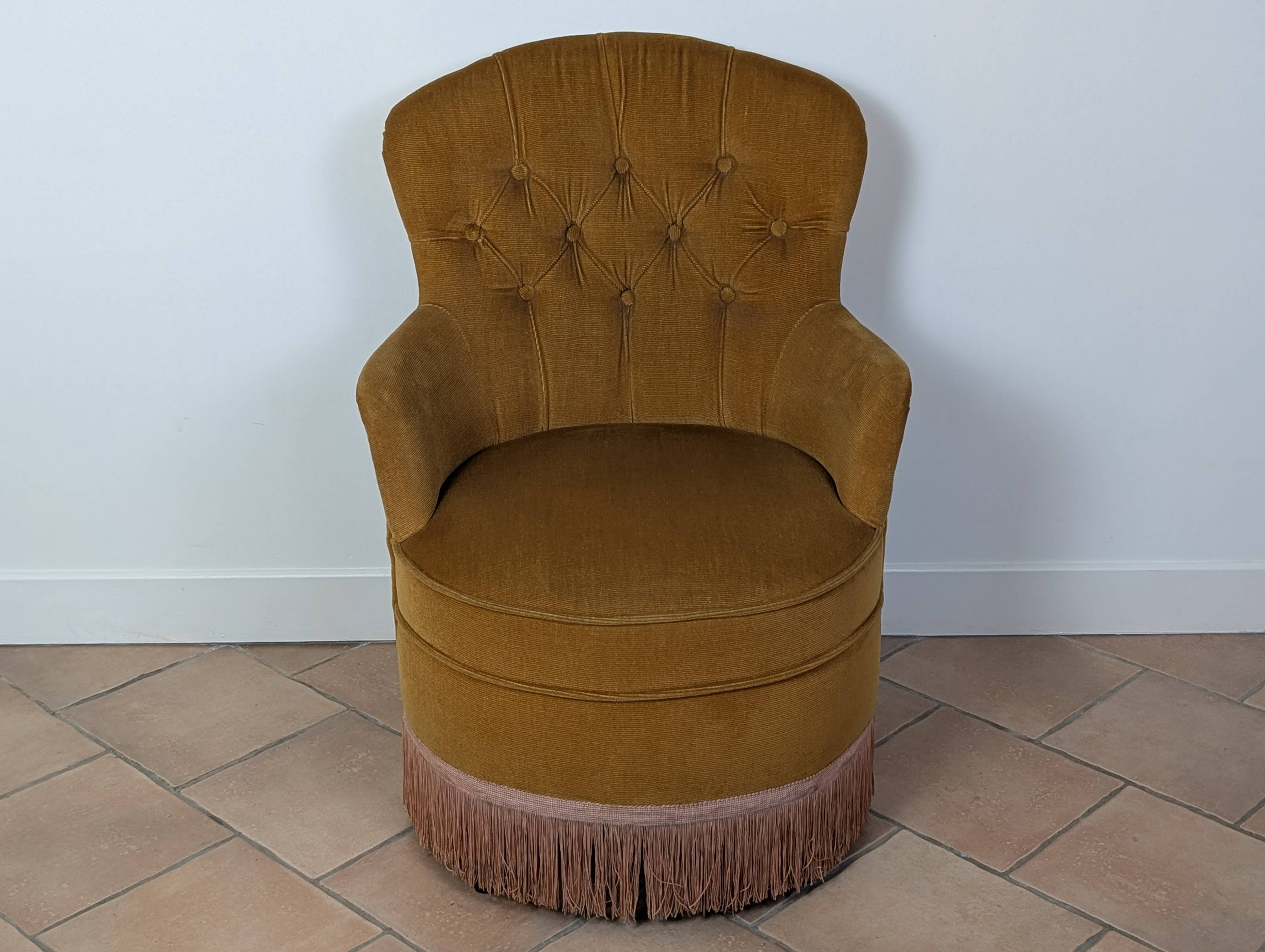 Velvet tub chair