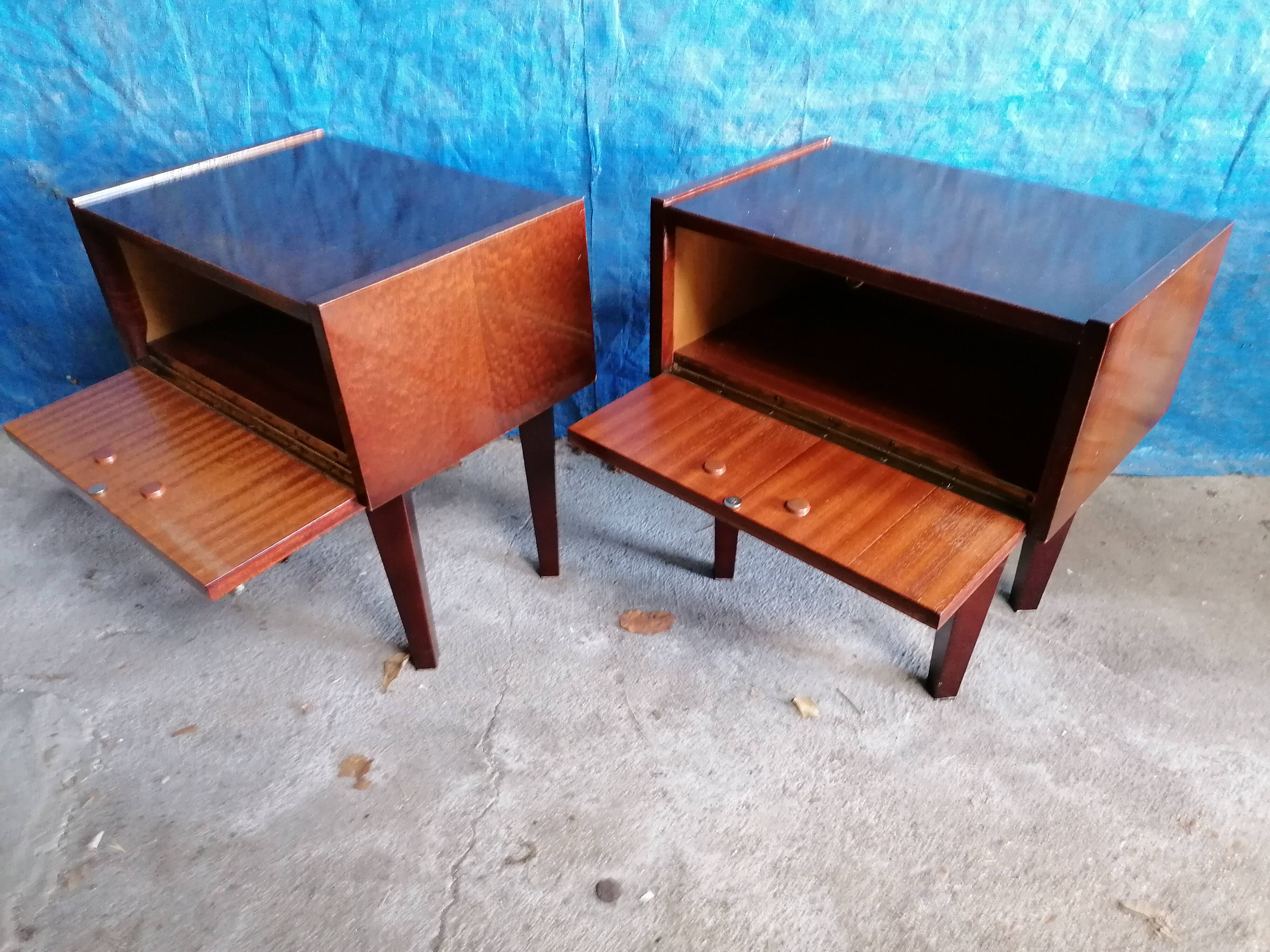 Lot 2 vintage bedside tables