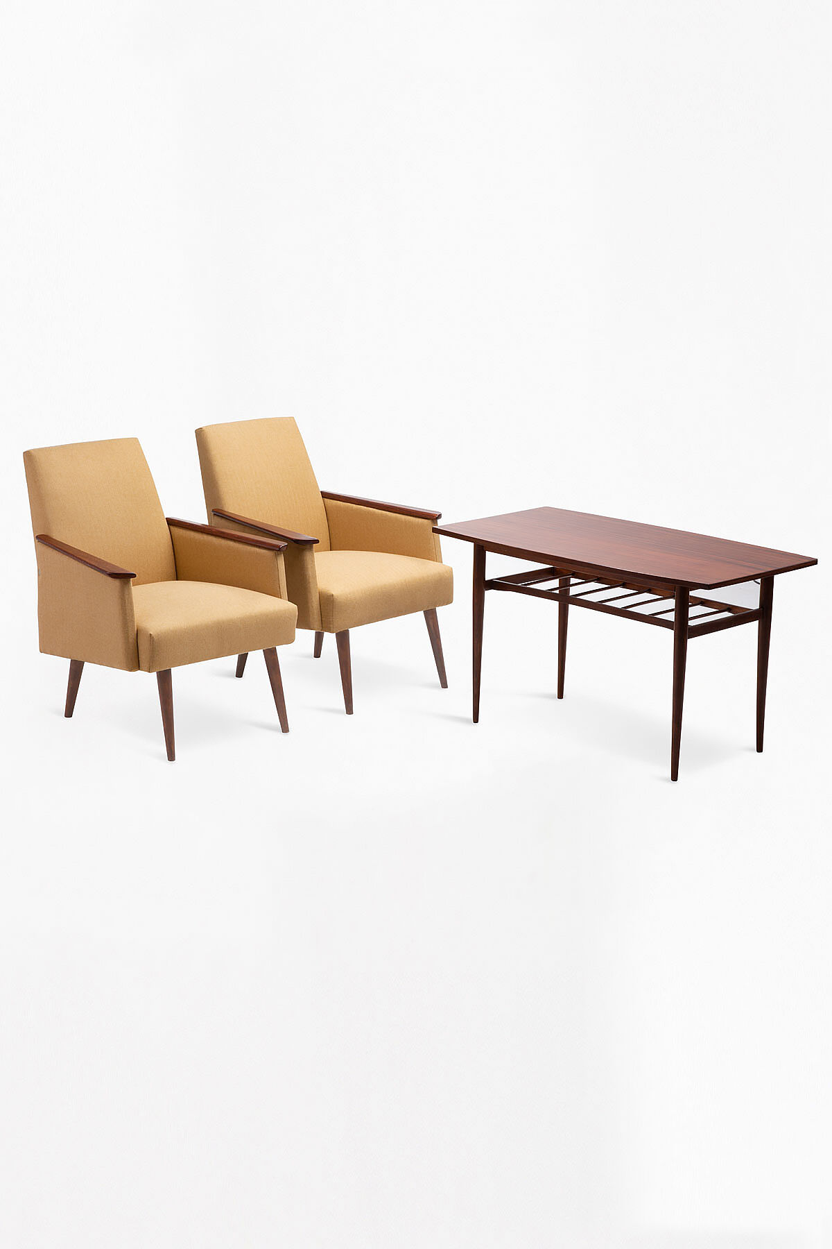 Coffee table with an openwork shelf