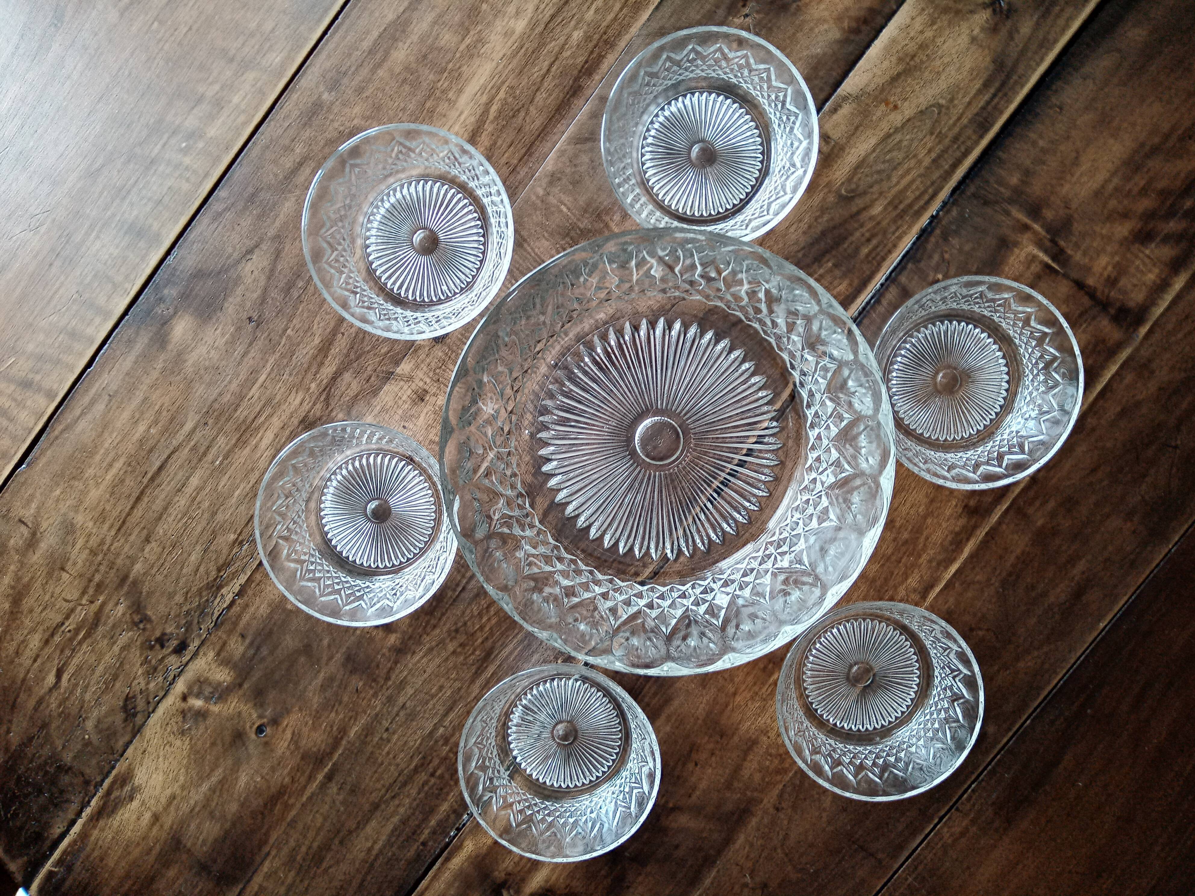Dessert or vintage fruit salad service 7 pieces molded glass