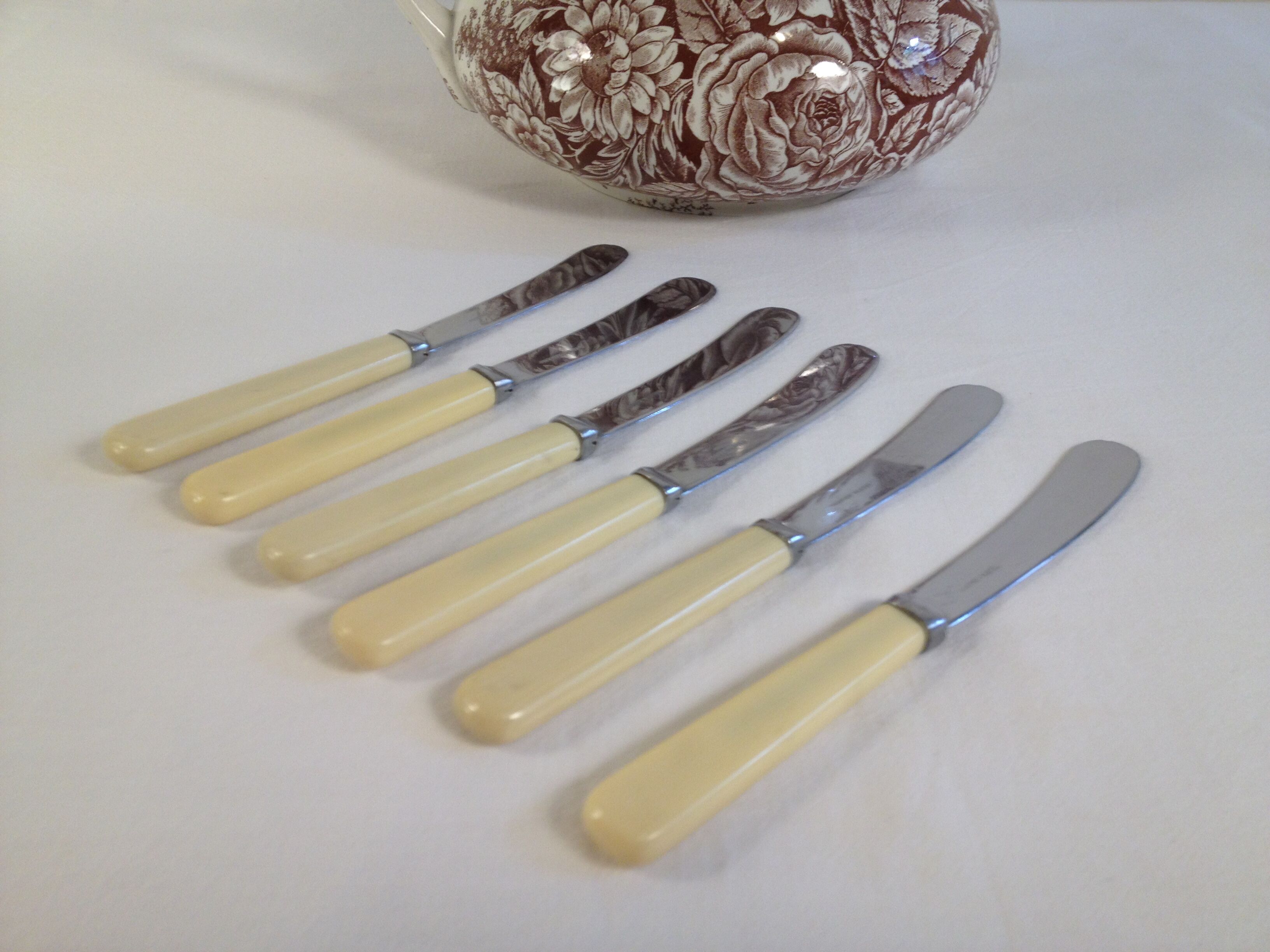 6 English butter knives