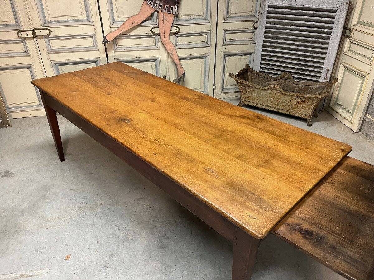 Farm table in cherry wood from the late 19th century.