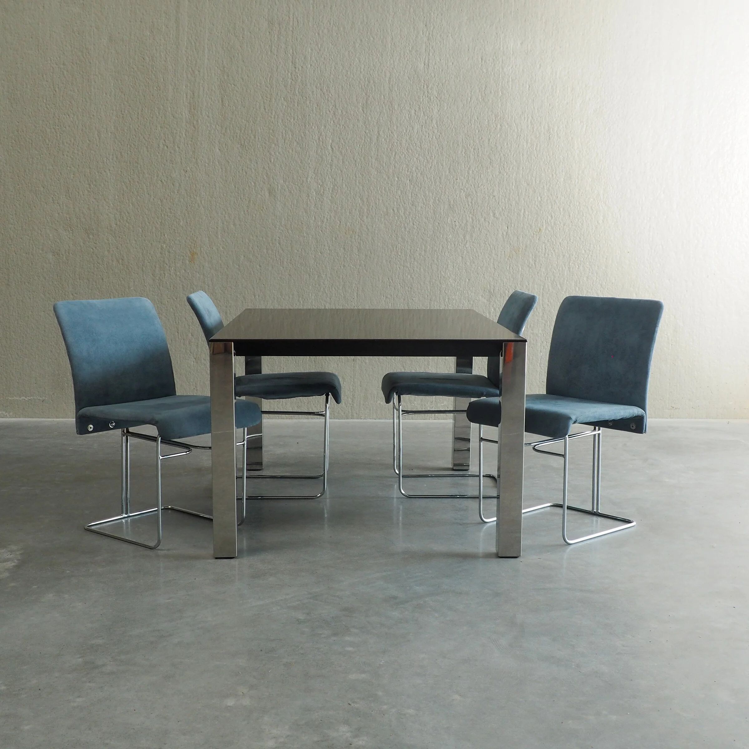 Dining set by Saporiti