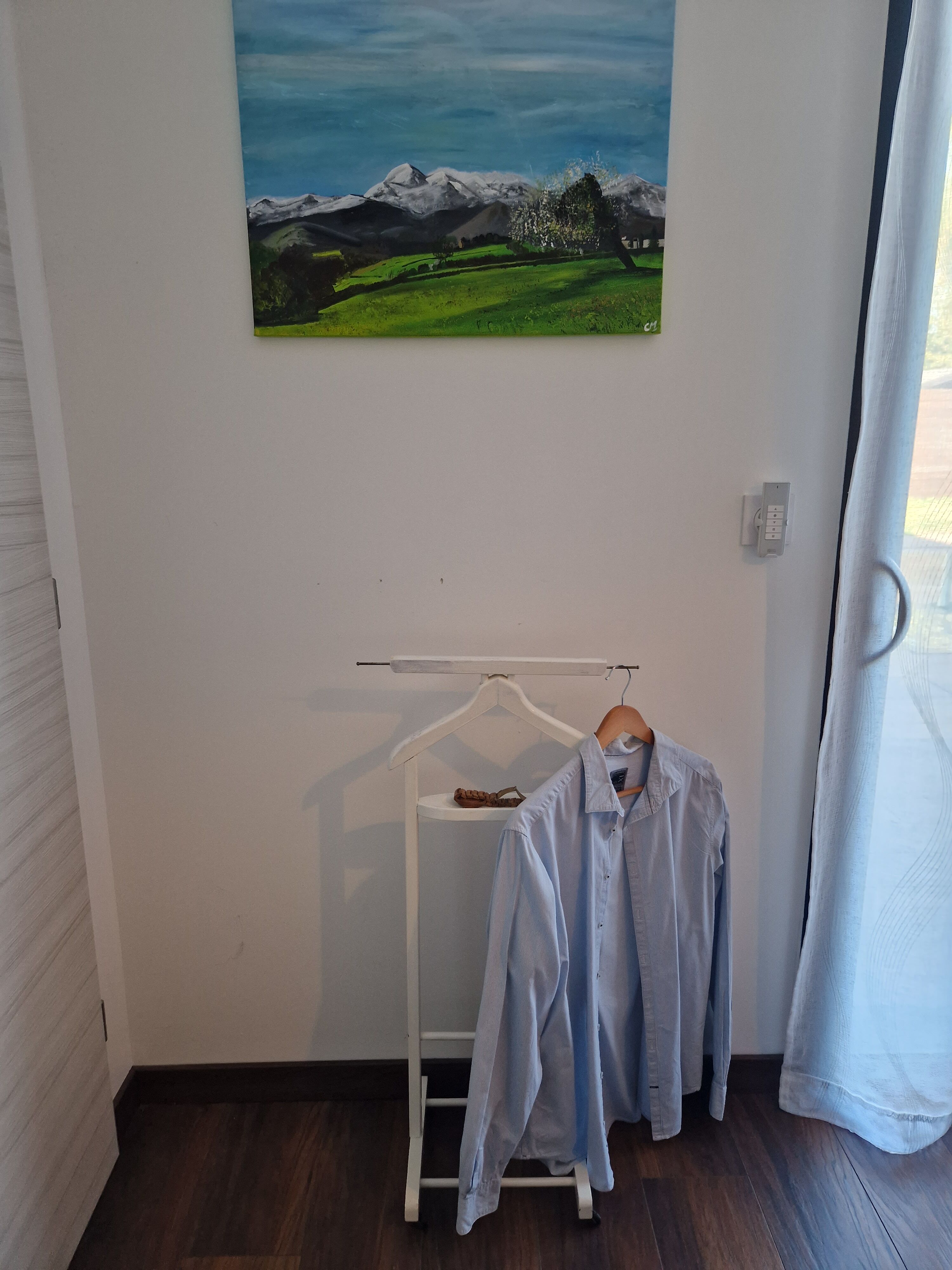 Shabby chic wooden valet