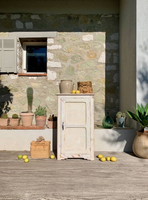 Petite armoire patinée