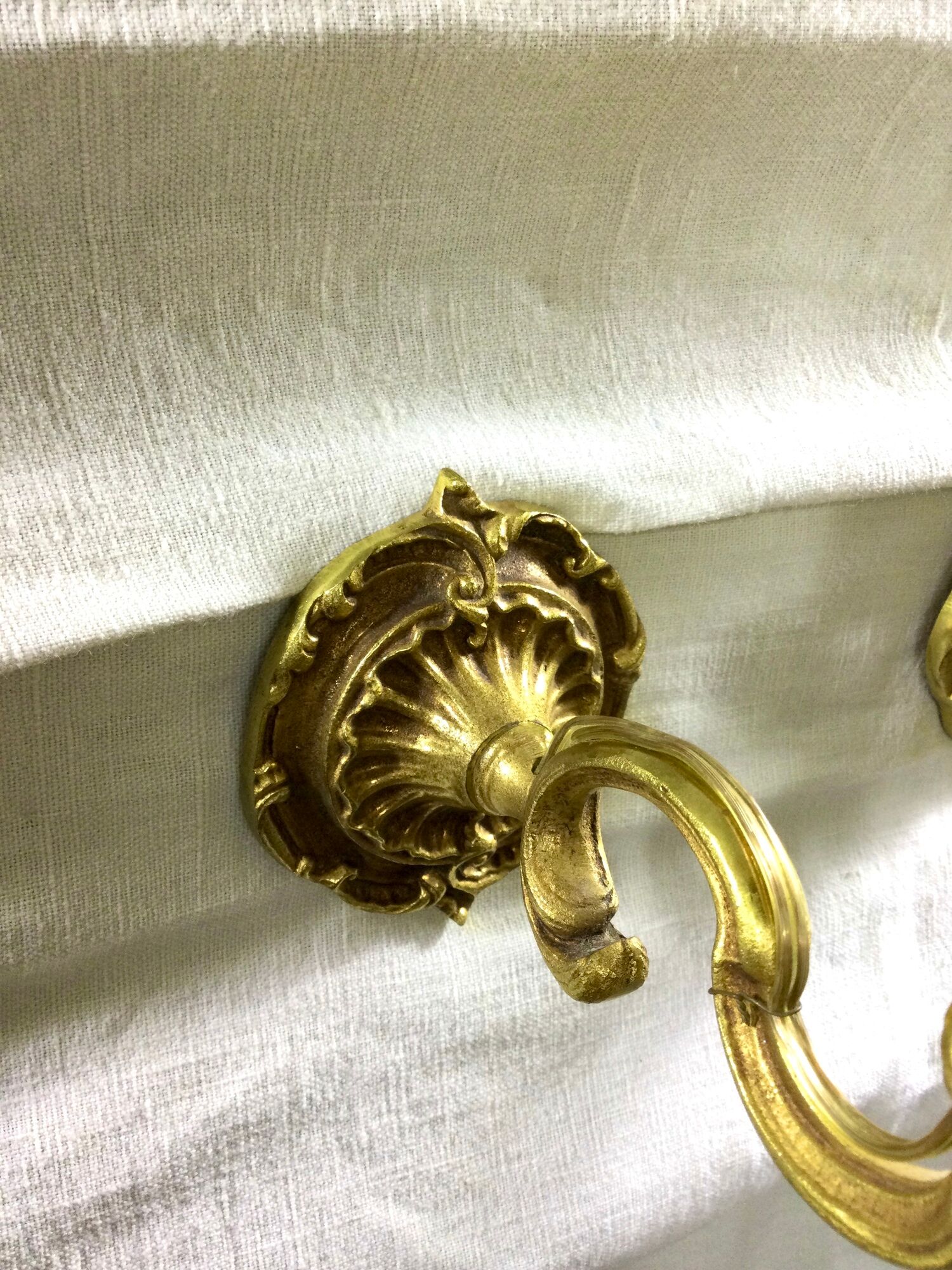 Paire d'appliques 1 lumière en bronze style Louis XV