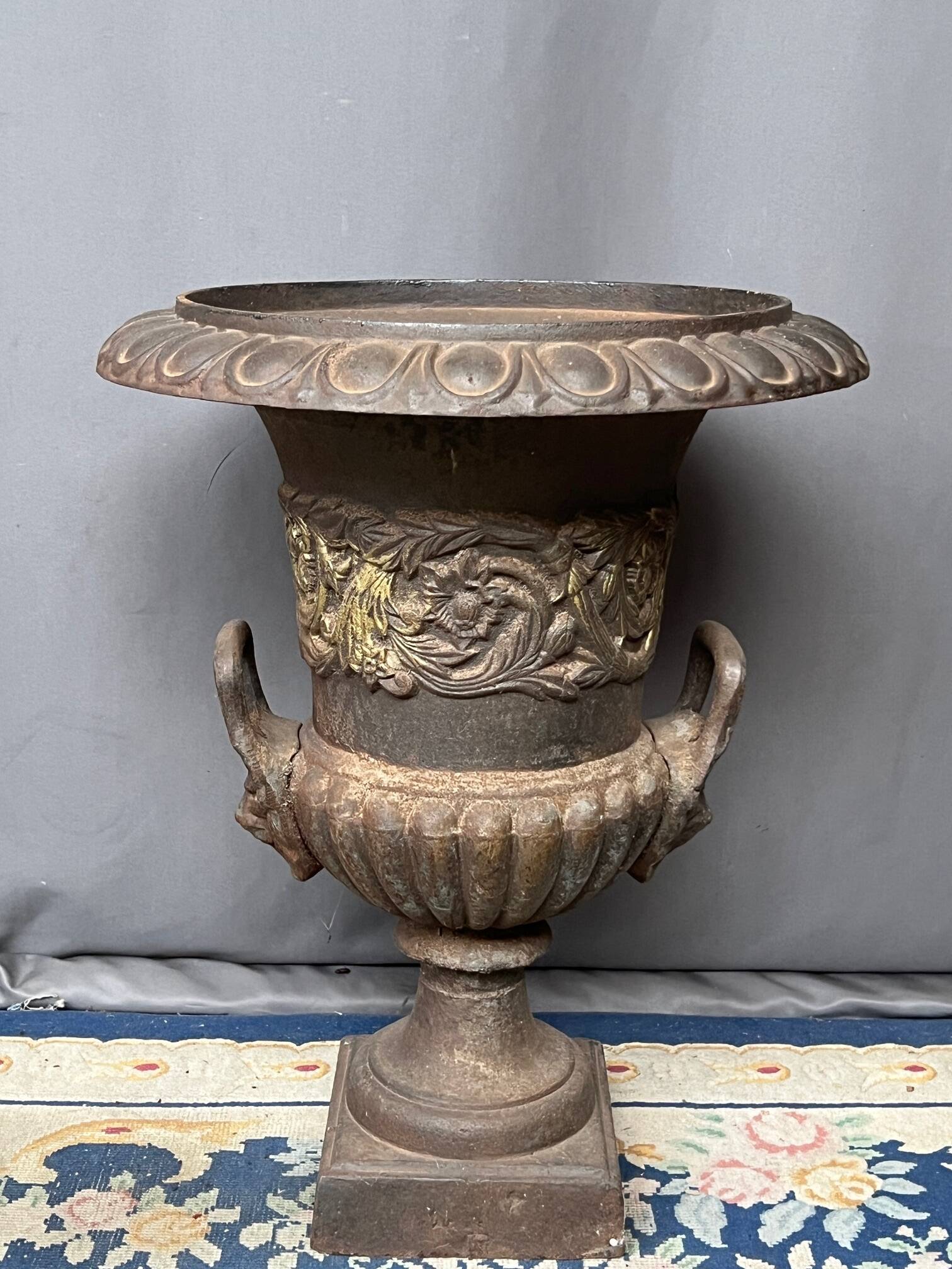 Cast iron garden vase "Medici"