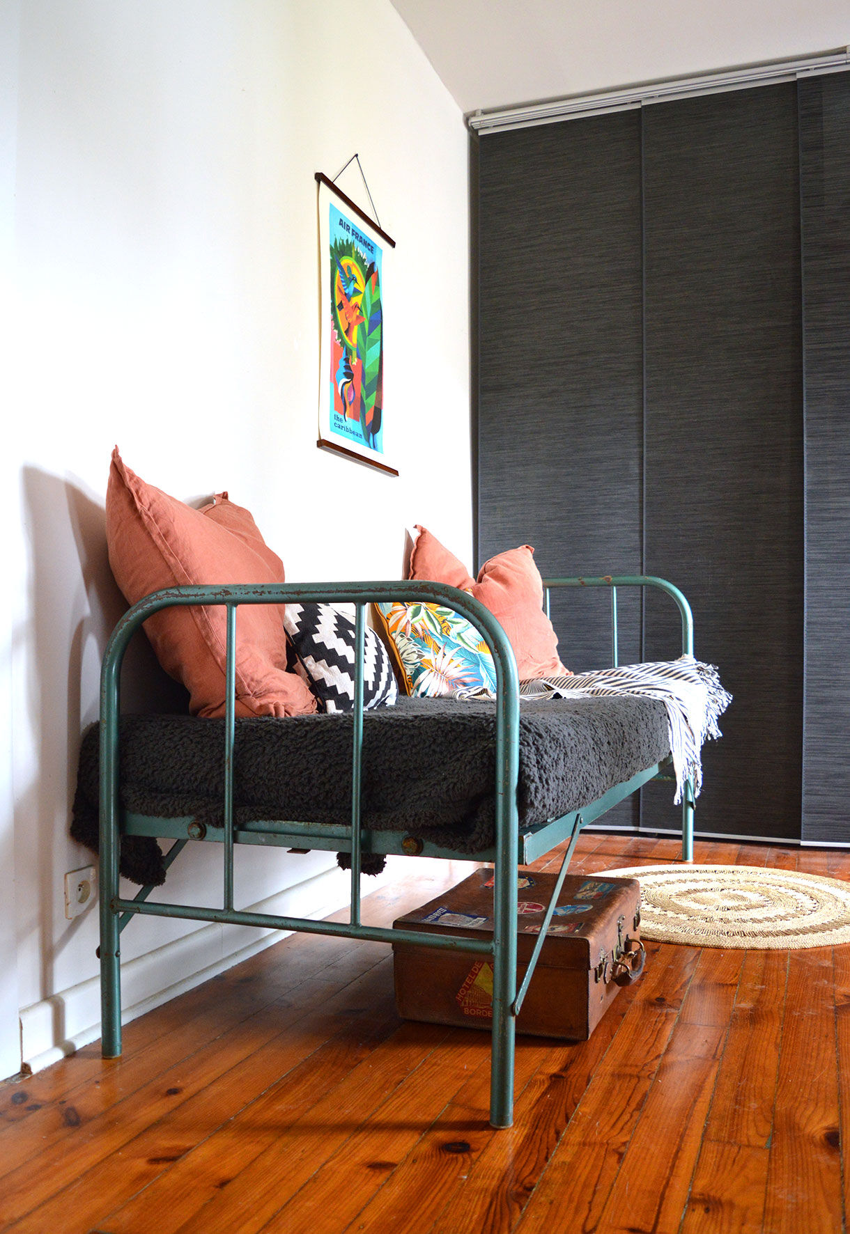 Foldable metal extra bed