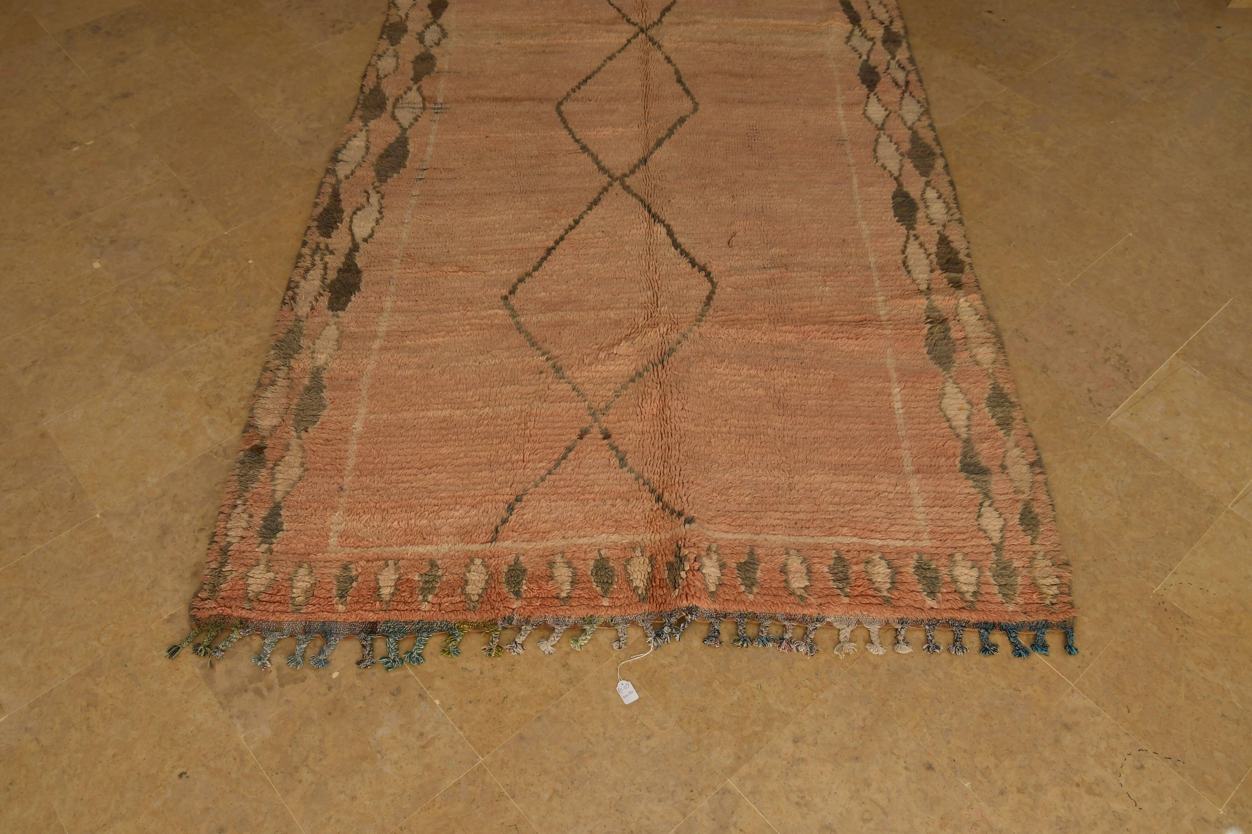 Moroccan Berber rug Boujaad vintage 306 x 170 cm