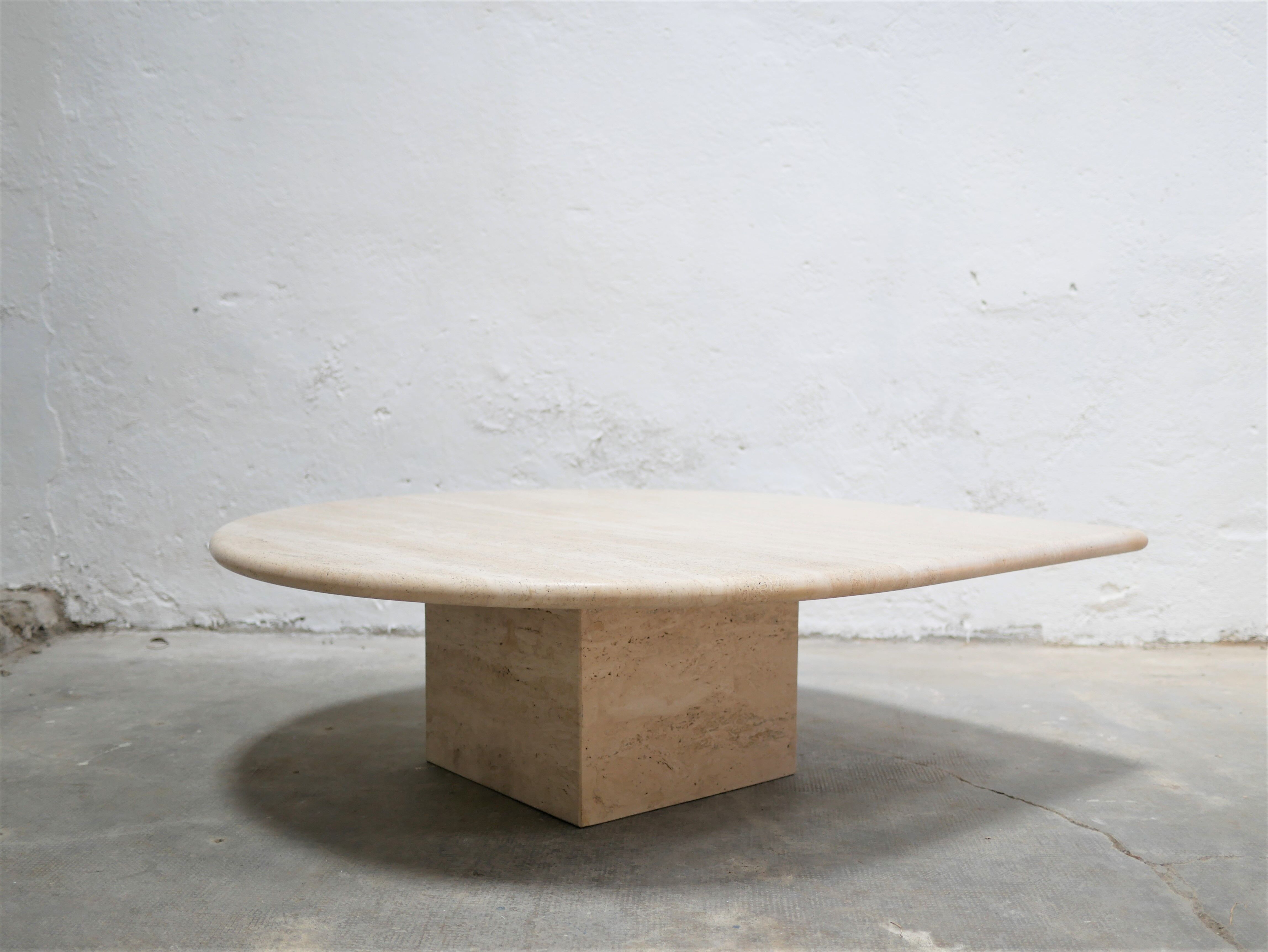 Table basse vintage en travertin