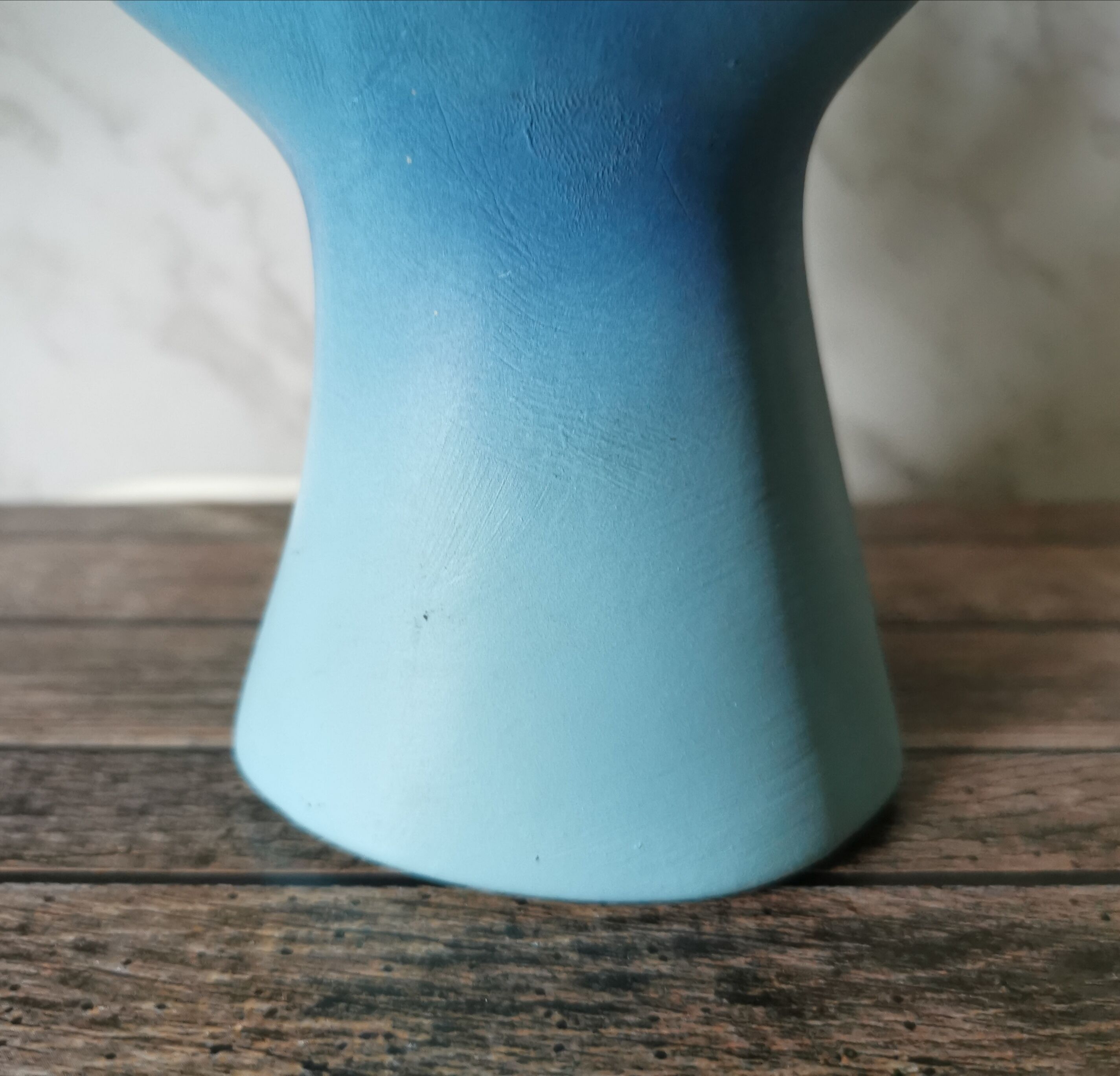 Blue ceramic hand lamp