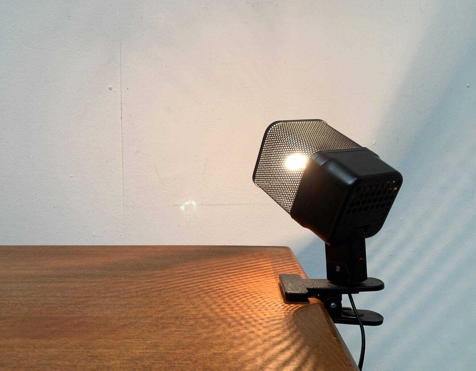 Postmodern mesh table lamp, 1980s