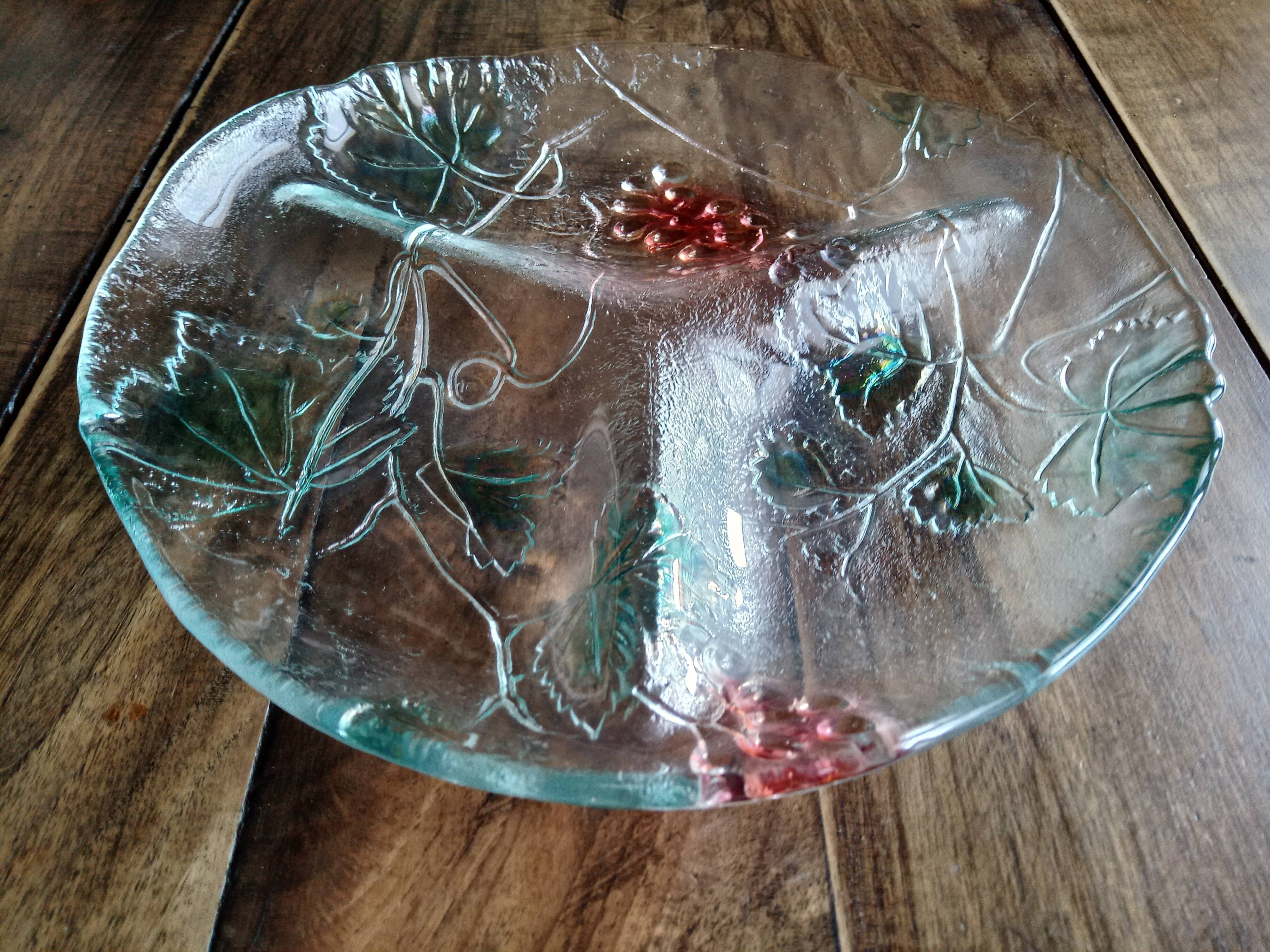 Plat rond vintage 3 compartiments en verre opaque décor coloré raisins et feuilles de vigne