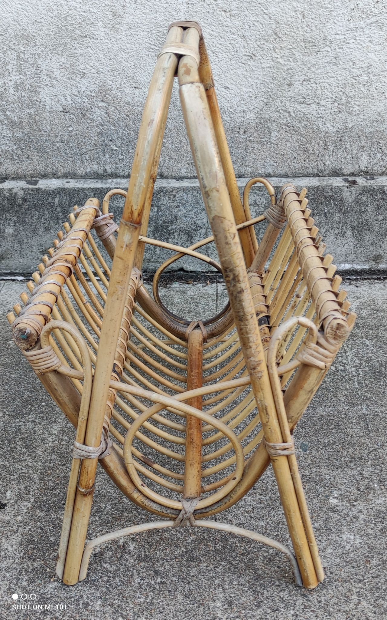 Vintage rattan magazine door