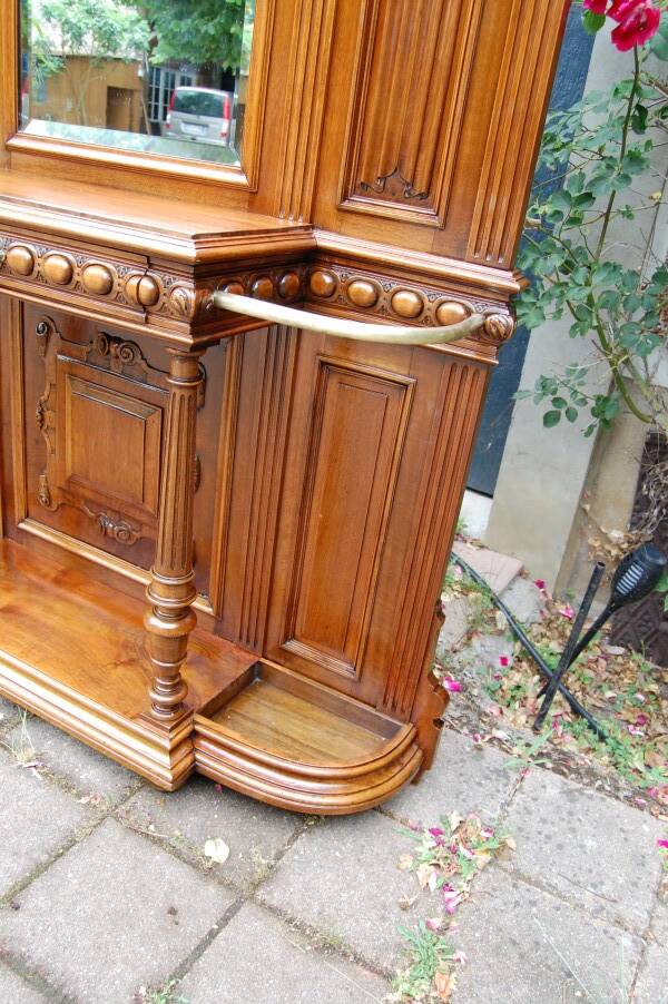 Napoleon III wardrobe in walnut from the late 19th century.