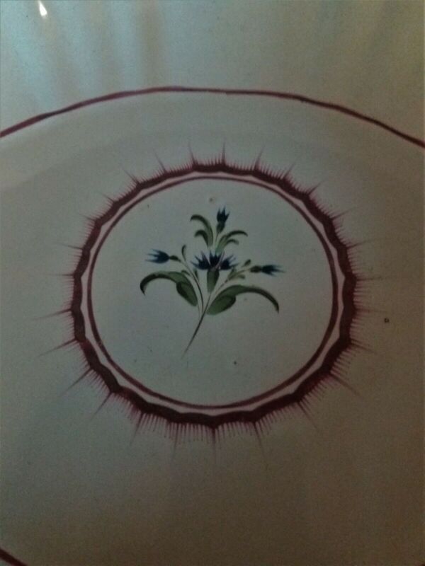Plat en faïence de l'est fin XVIIIème