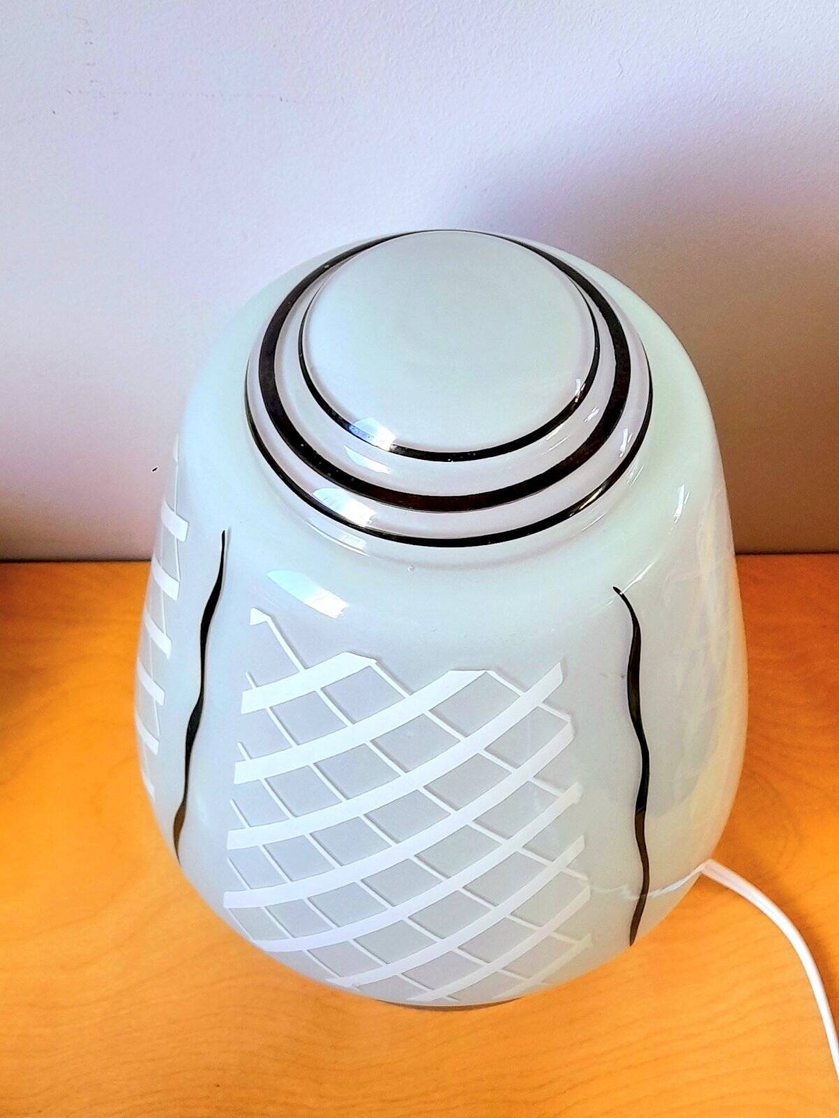 Green geometric Art Deco screen-printed opaline lamp