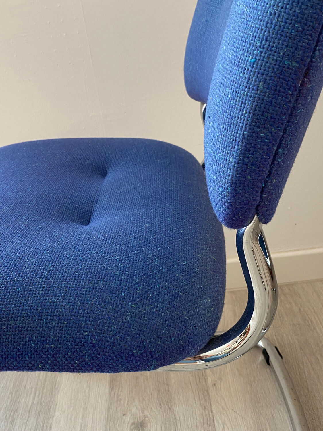 Pair of strafor seaters