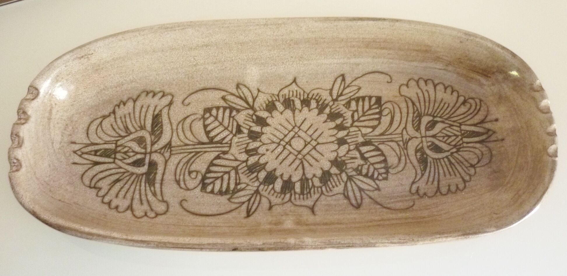 Glazed art ceramic dish, 1950s/1960s, signed La Tournerie, stylized decoration