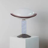 Lampe de table en verre de Murano bleu avec base en métal chrome foncé et abat-jour à rayures de mûre – style Memphis des années 1980, Italie