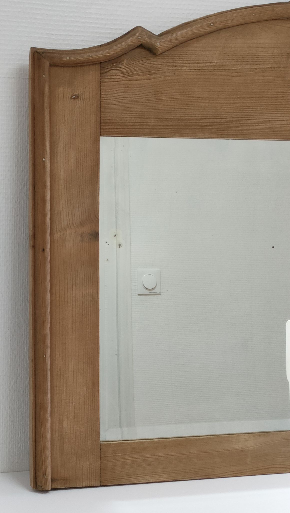 Miroir bois patiné glace biseautée vintage 76 cm x 96 cm