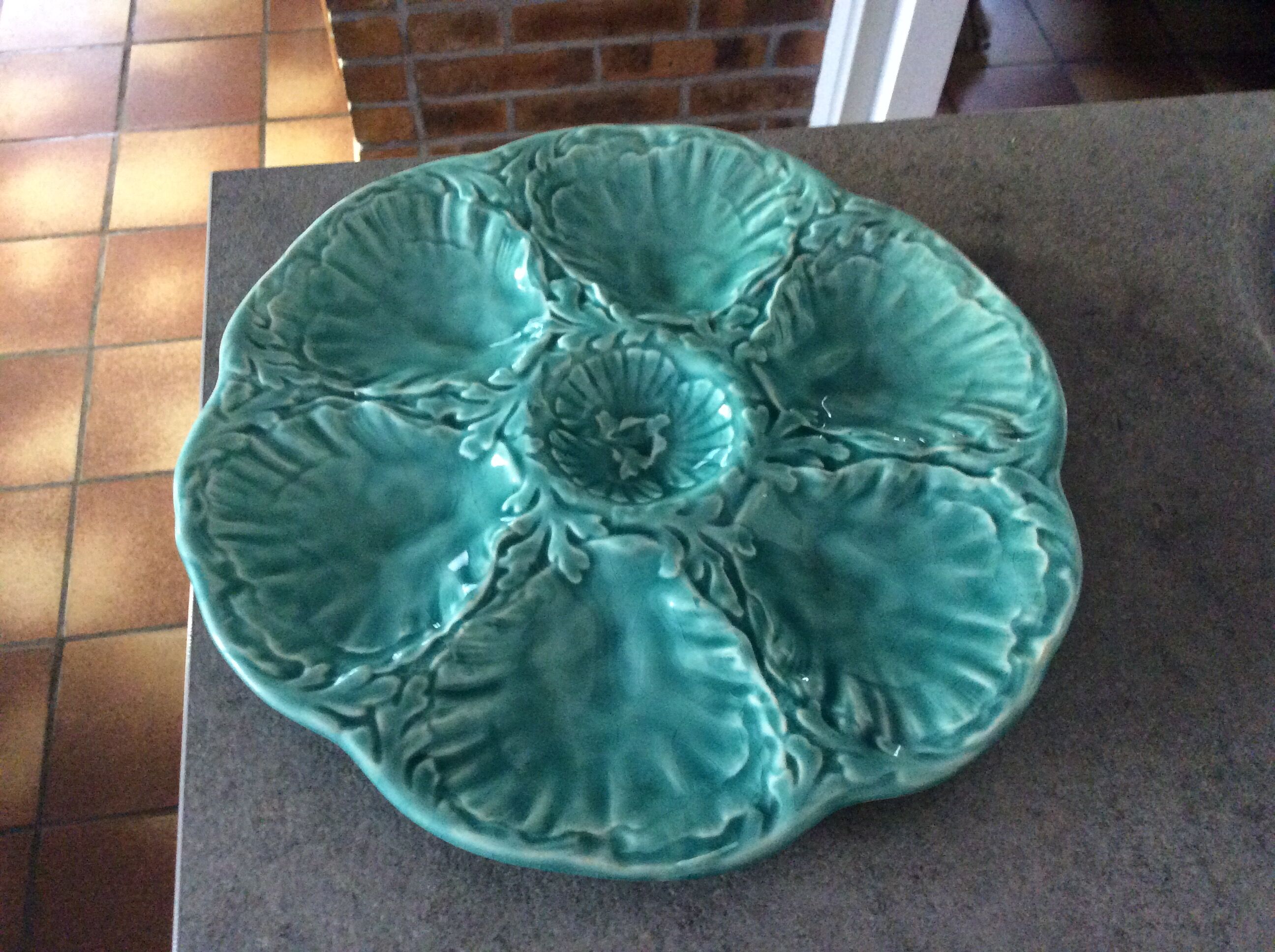 Lot 4 plates of oyster gien