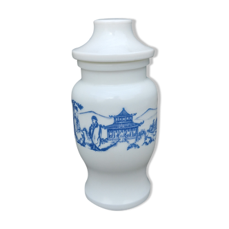 Large apothecary pot in white opaline Chinese / blue decoration offered by Ariel - Vintage 70s.