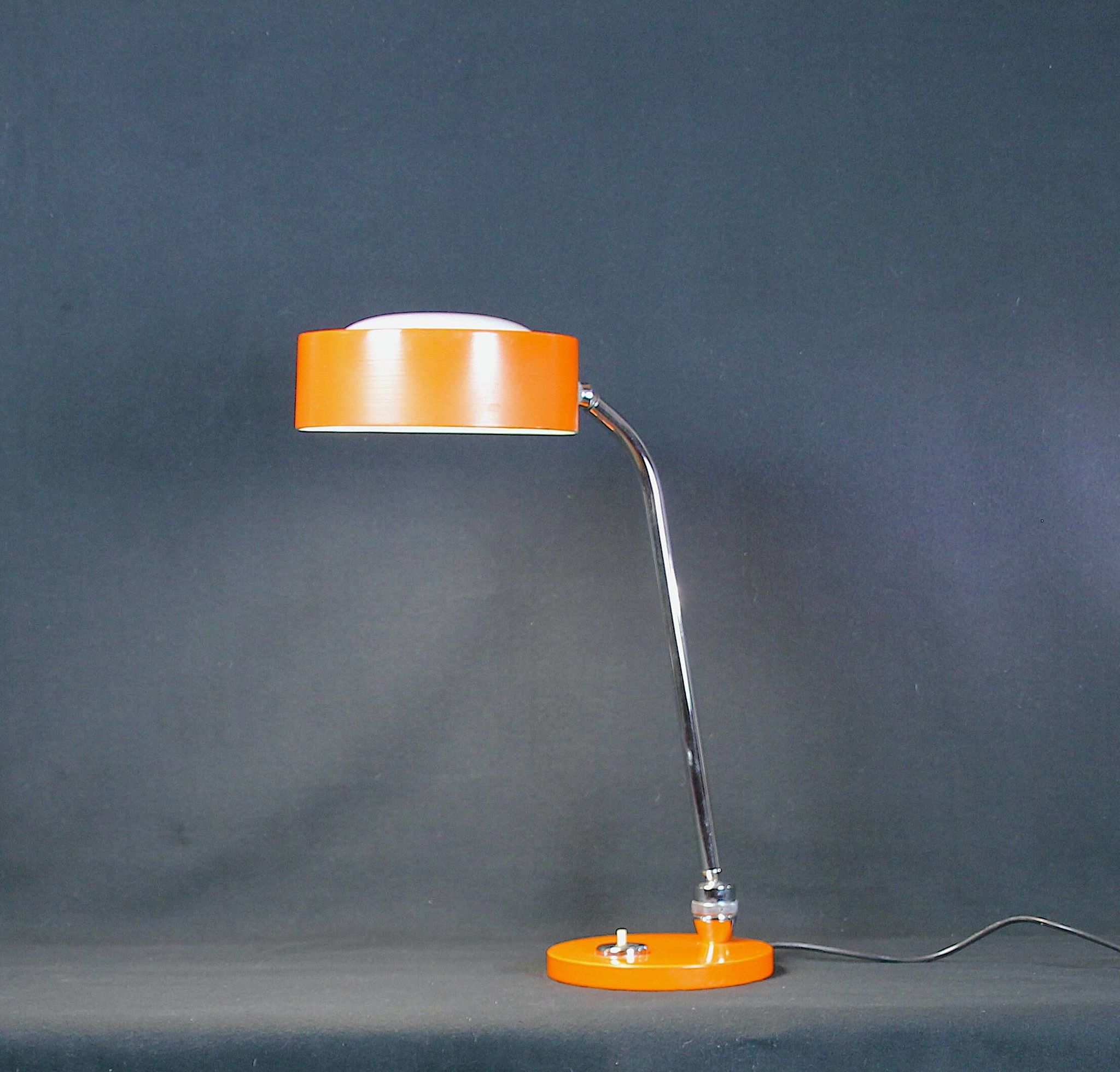 CharlJumo, Modern industrial desk lamp, Original orange color, France