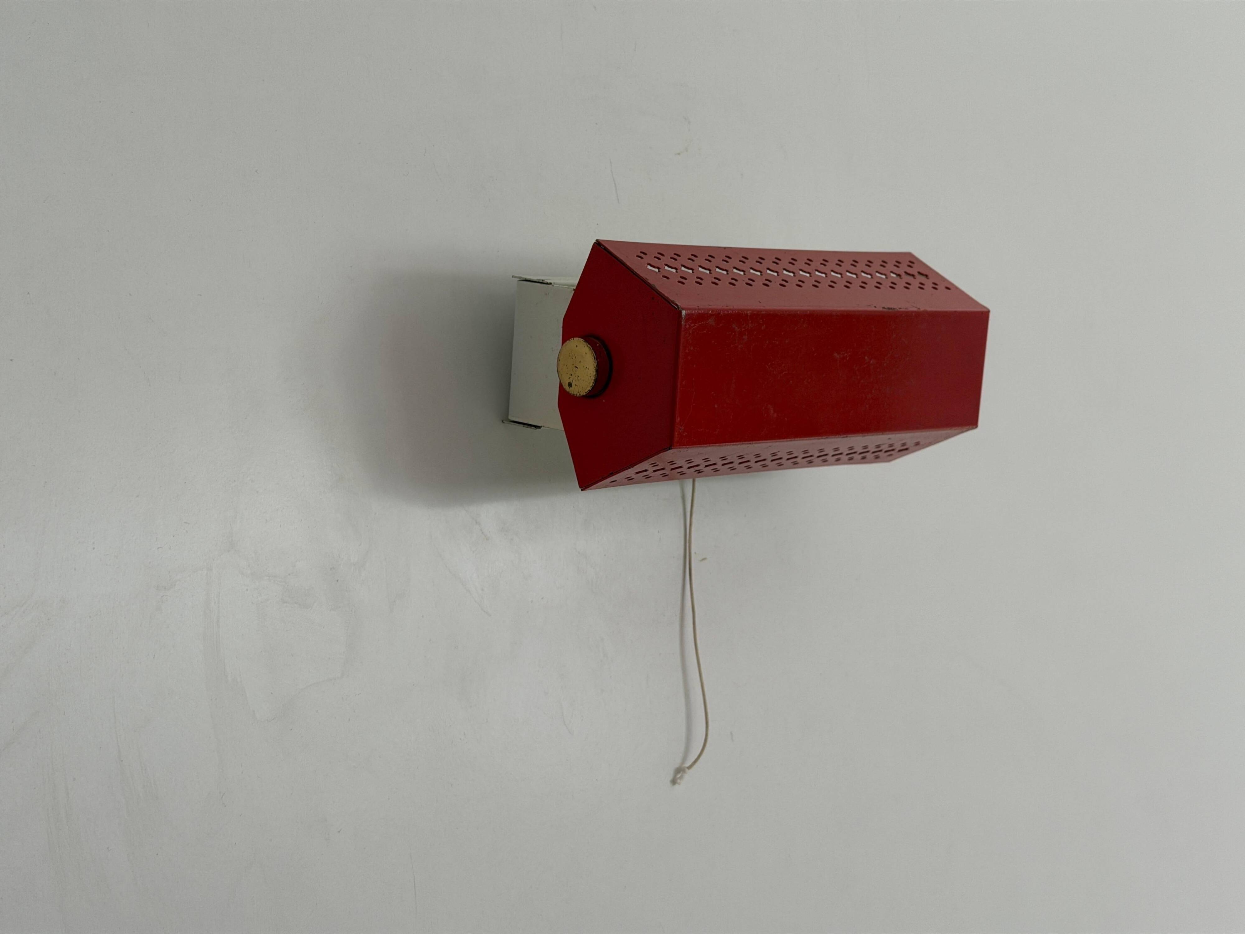 Applique en métal rouge du milieu du siècle par N Leuchten, 1960, Allemagne