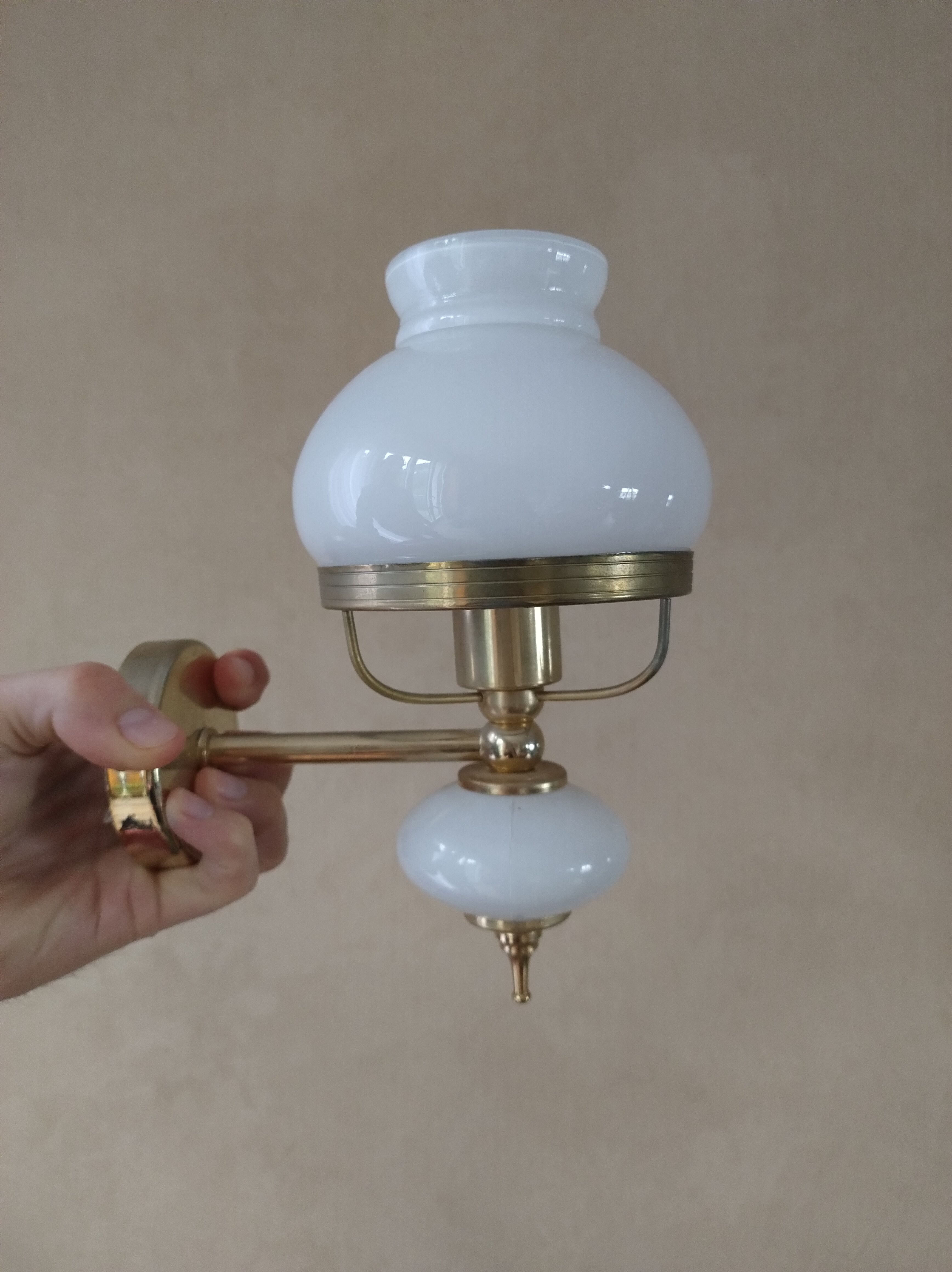 Suspension with 3 brass/opaline lights and its wall light.