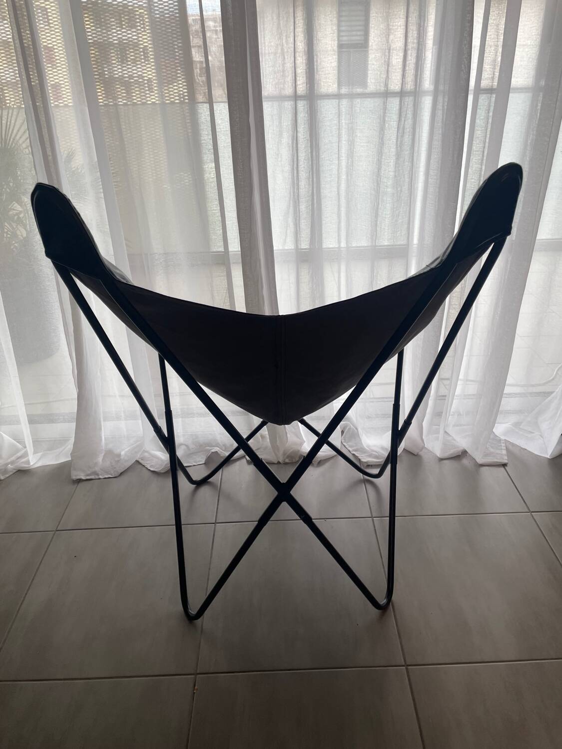 Fauteuil papillon en similicuir en parfait état