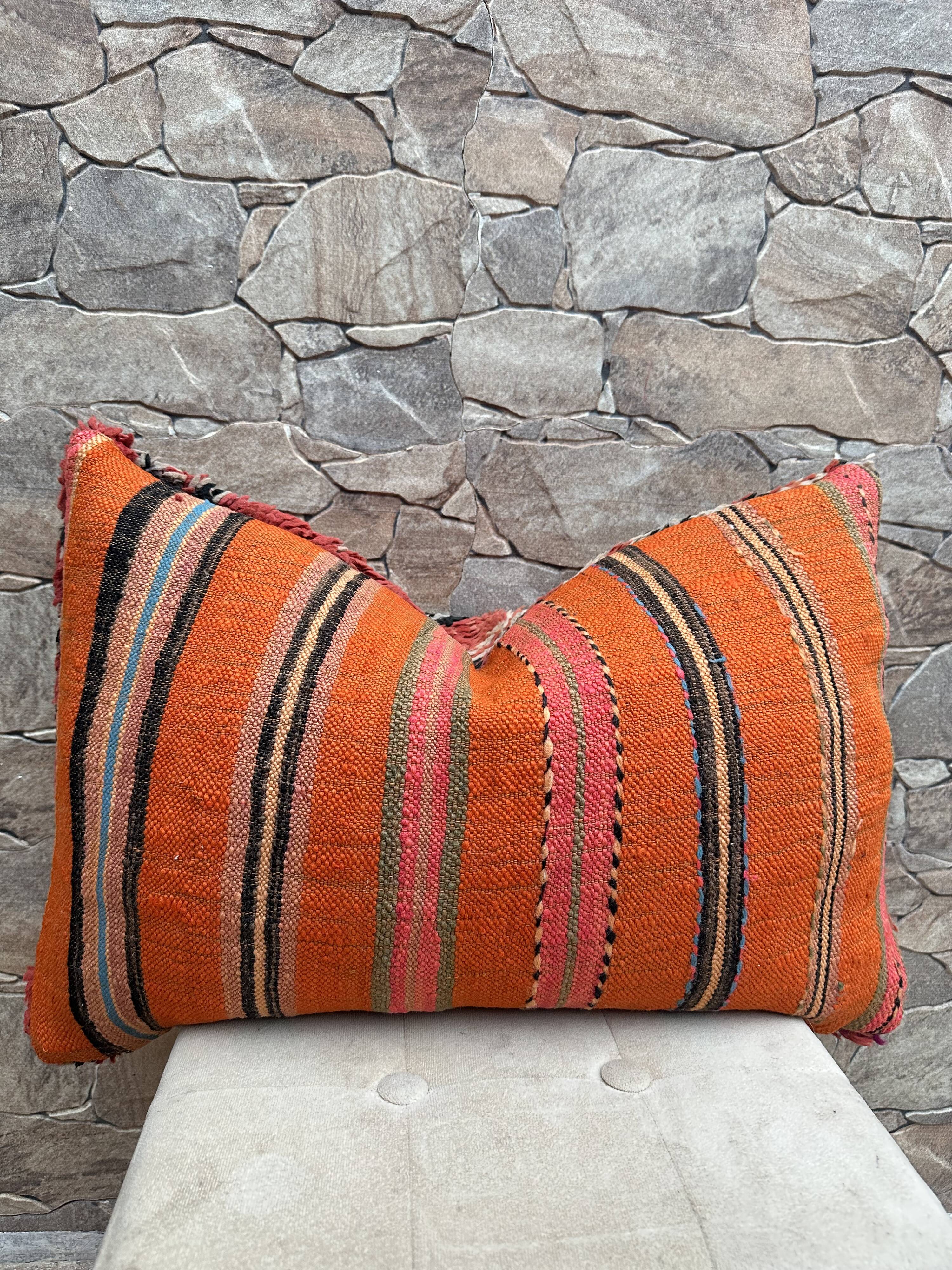 Vintage Berber Kilim cushion cover: Moroccan wool cushion