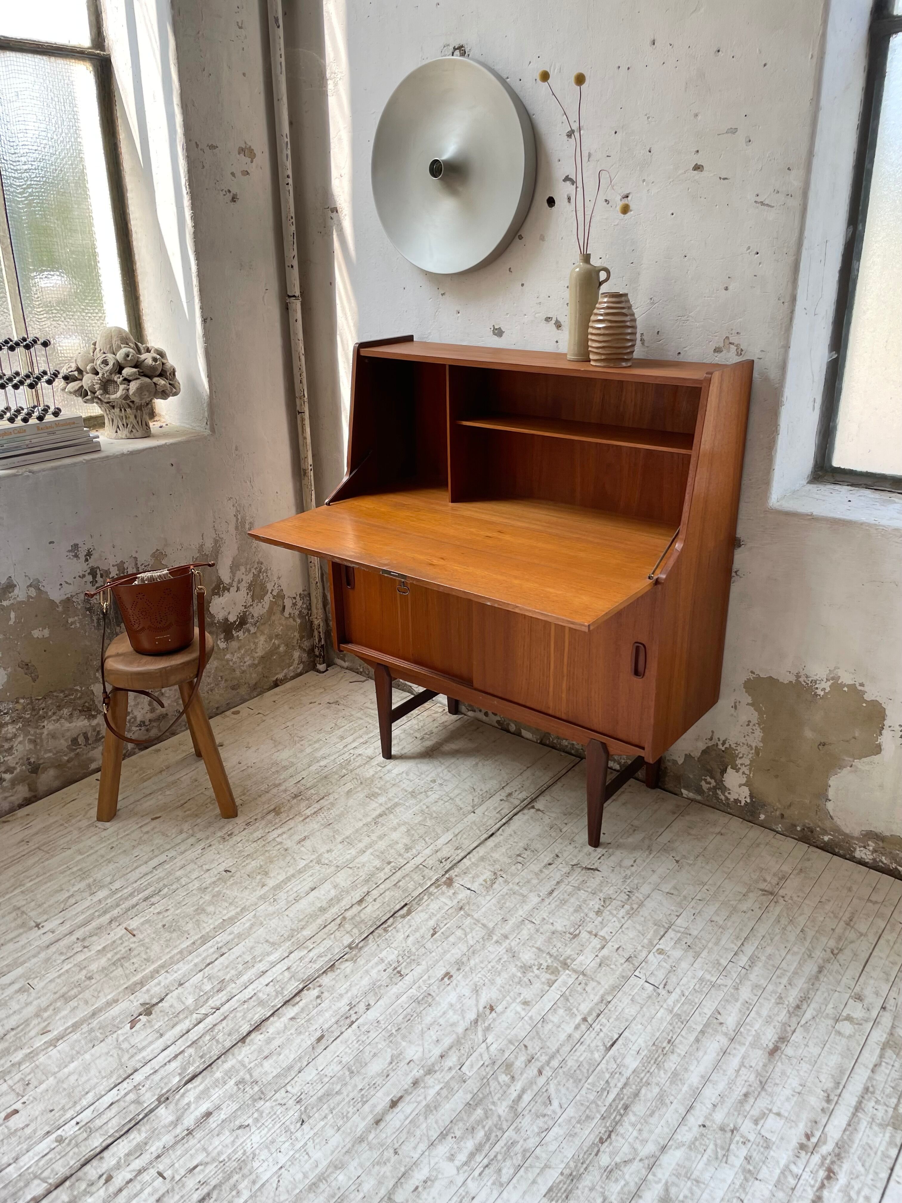 Secretary Samcom teck 1960