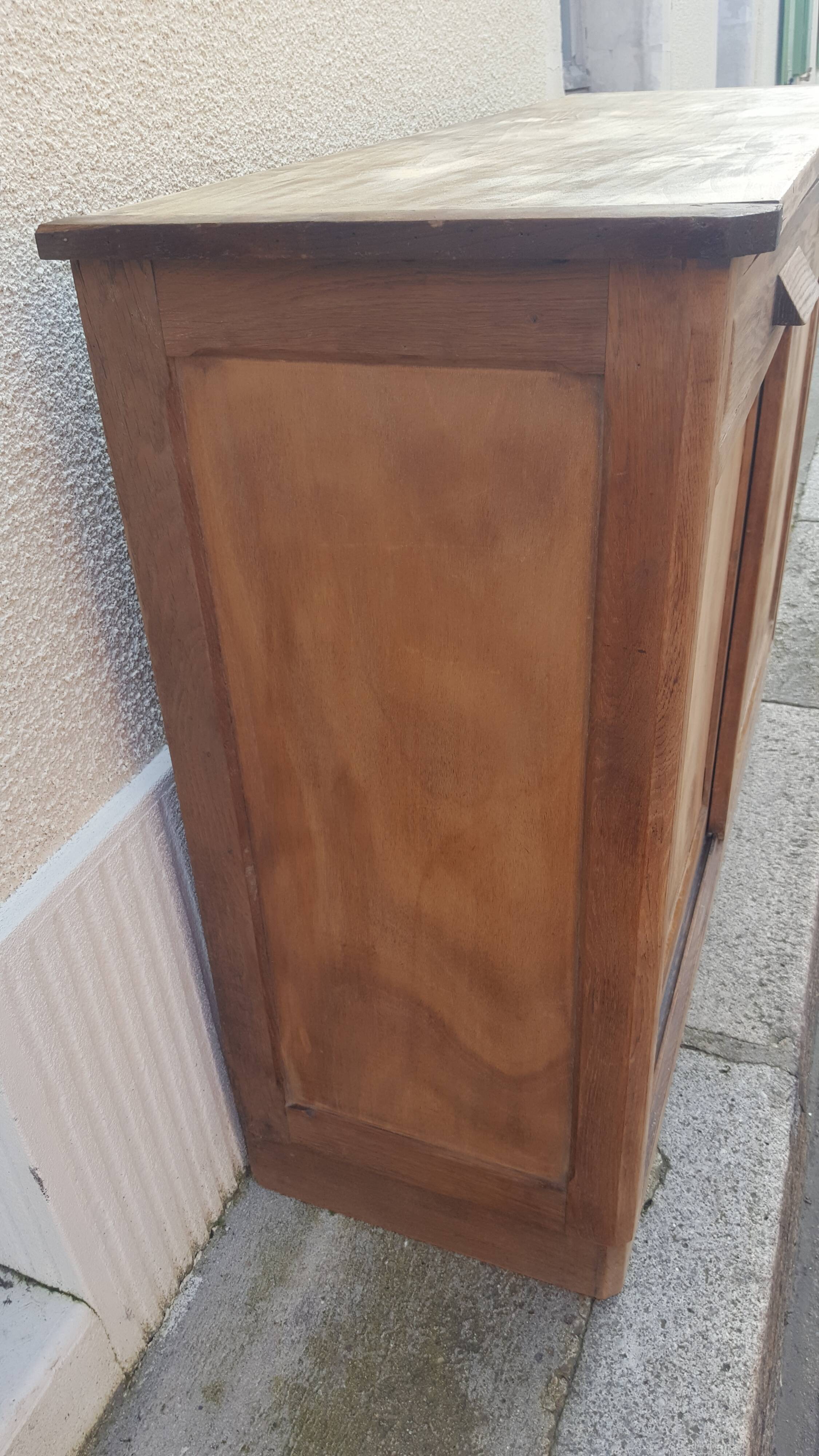 Buffet wood rough sliding doors