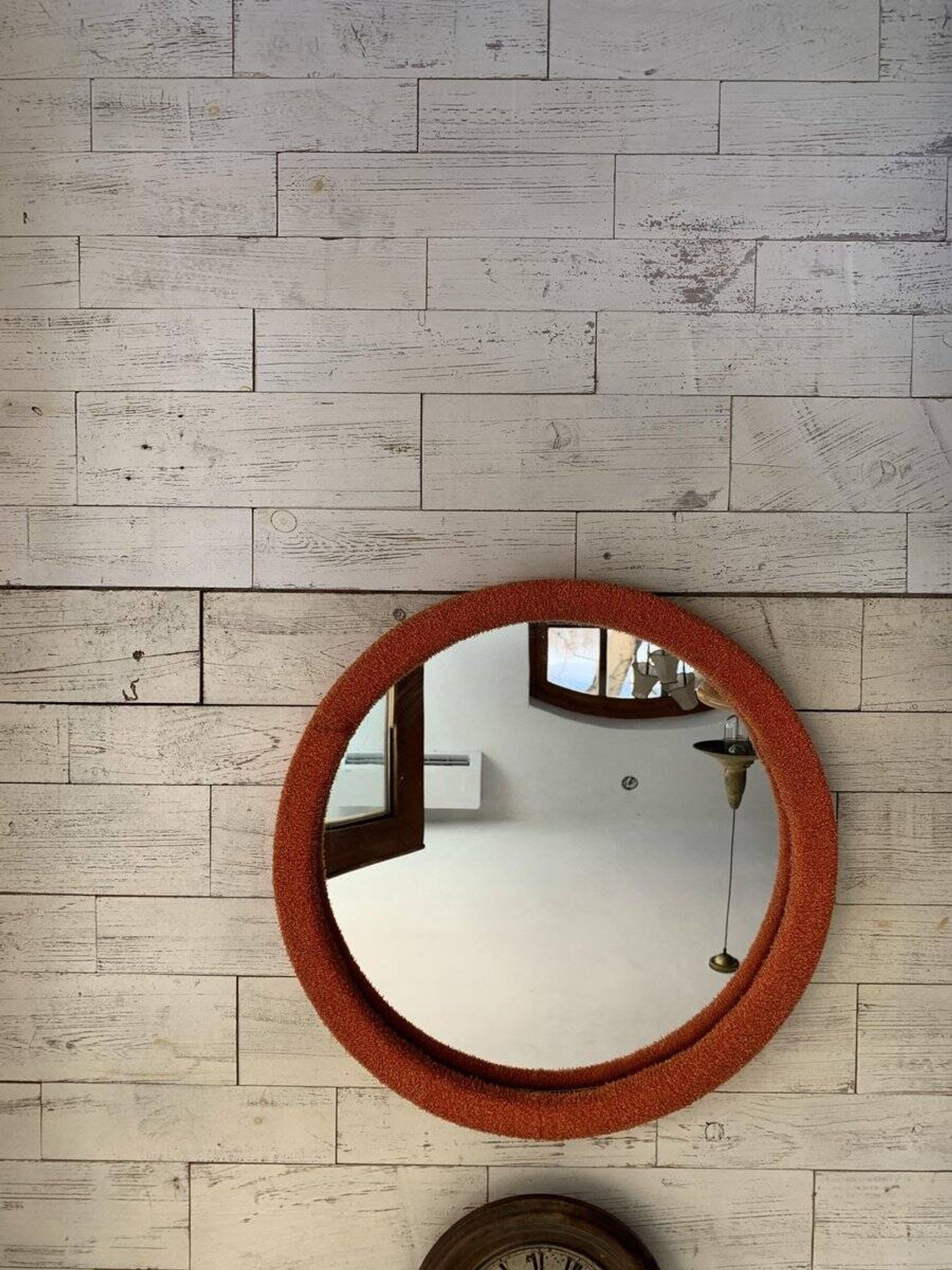 Miroir mural avec tissu orange, années 1950