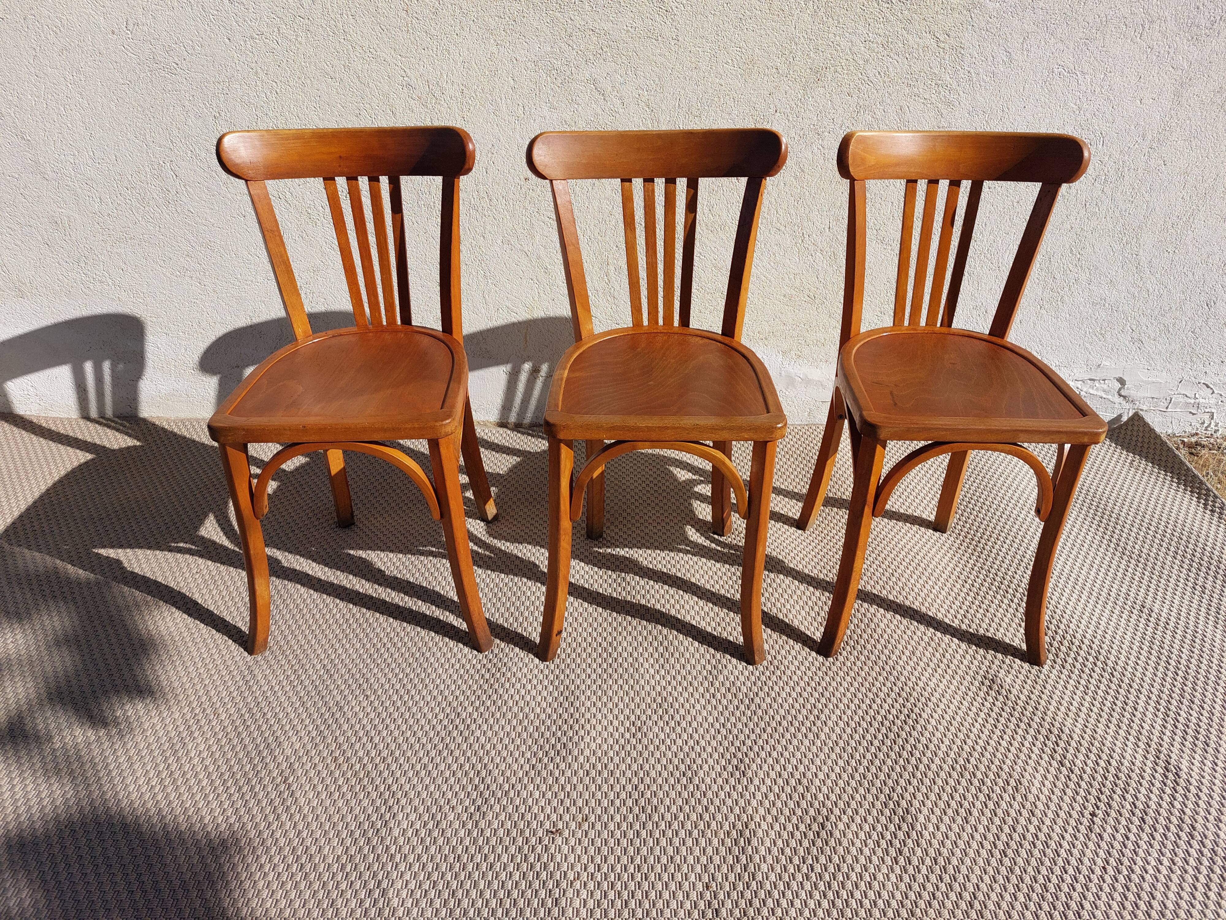 3 chaises + 1 tabouret